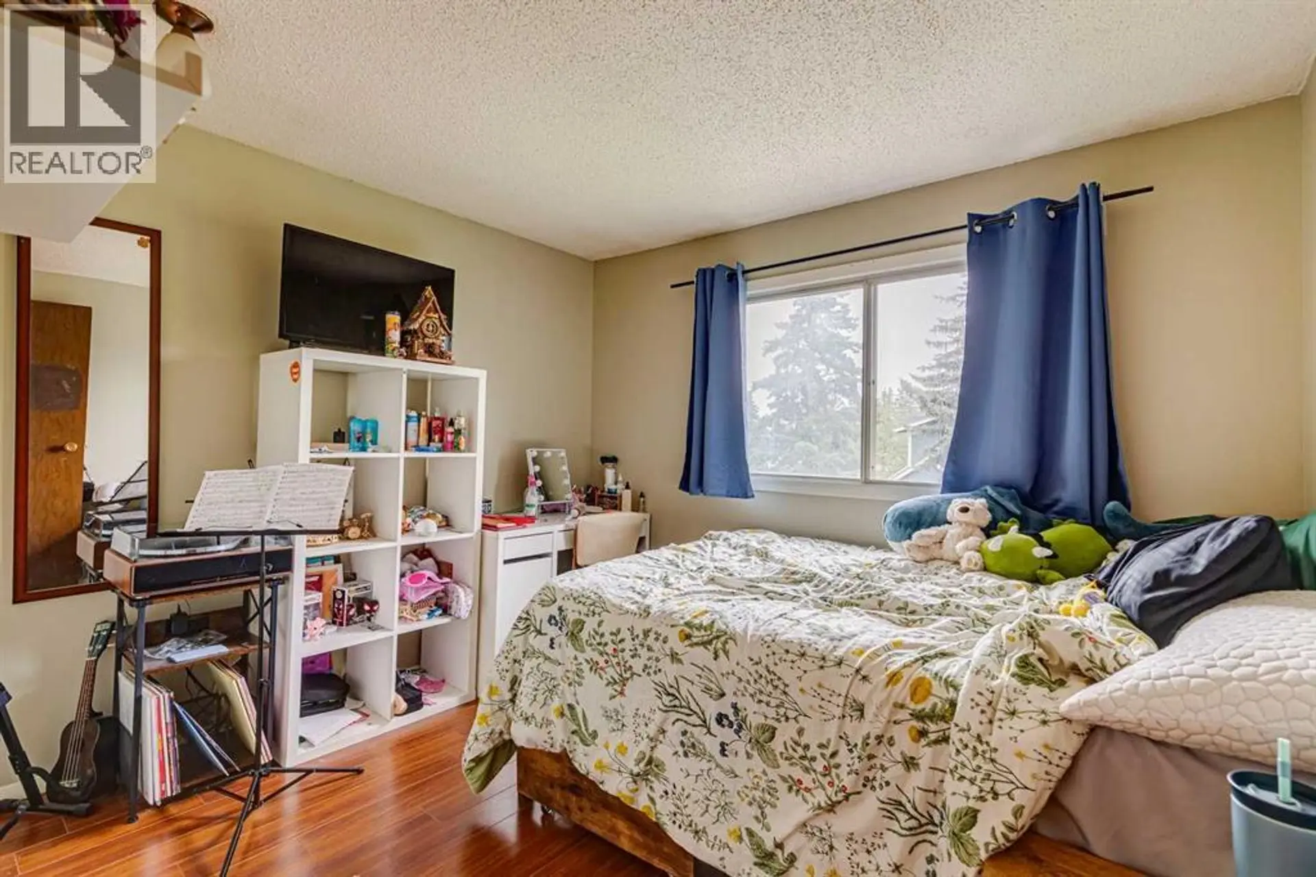 864 Queensland Drive SE - Image 11
