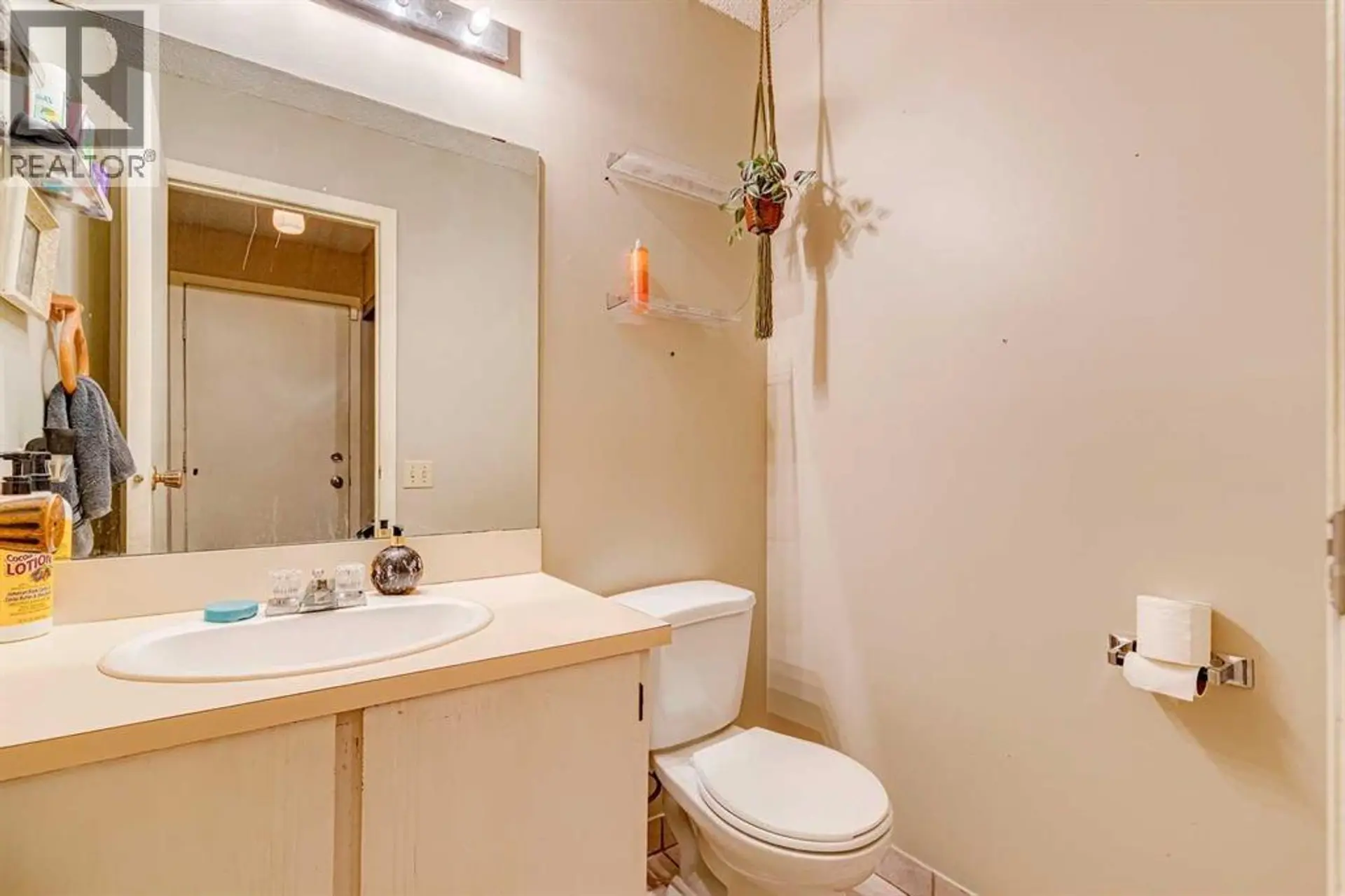 864 Queensland Drive SE - Image 9