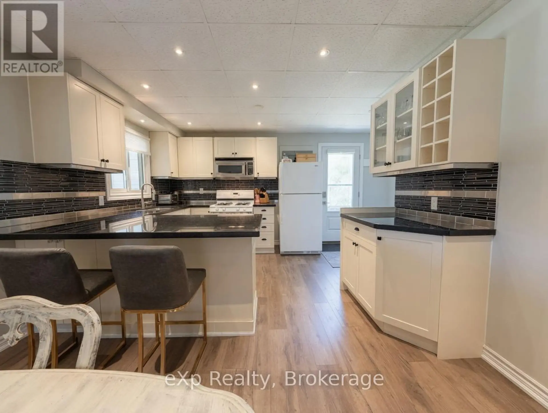 240 BAY STREET - Image 5