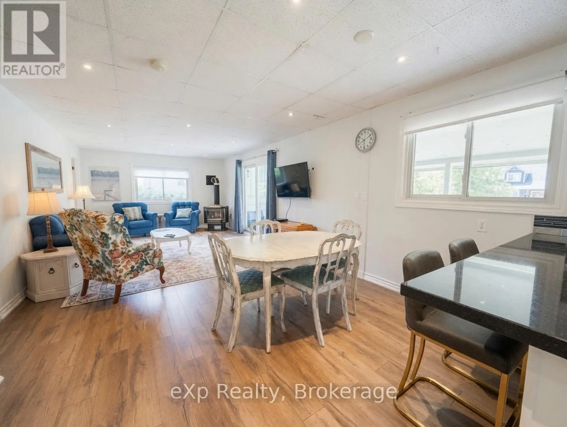 240 BAY STREET - Image 6