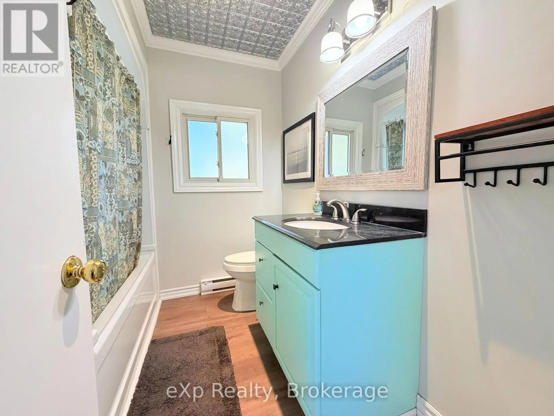240 BAY STREET - Image 9