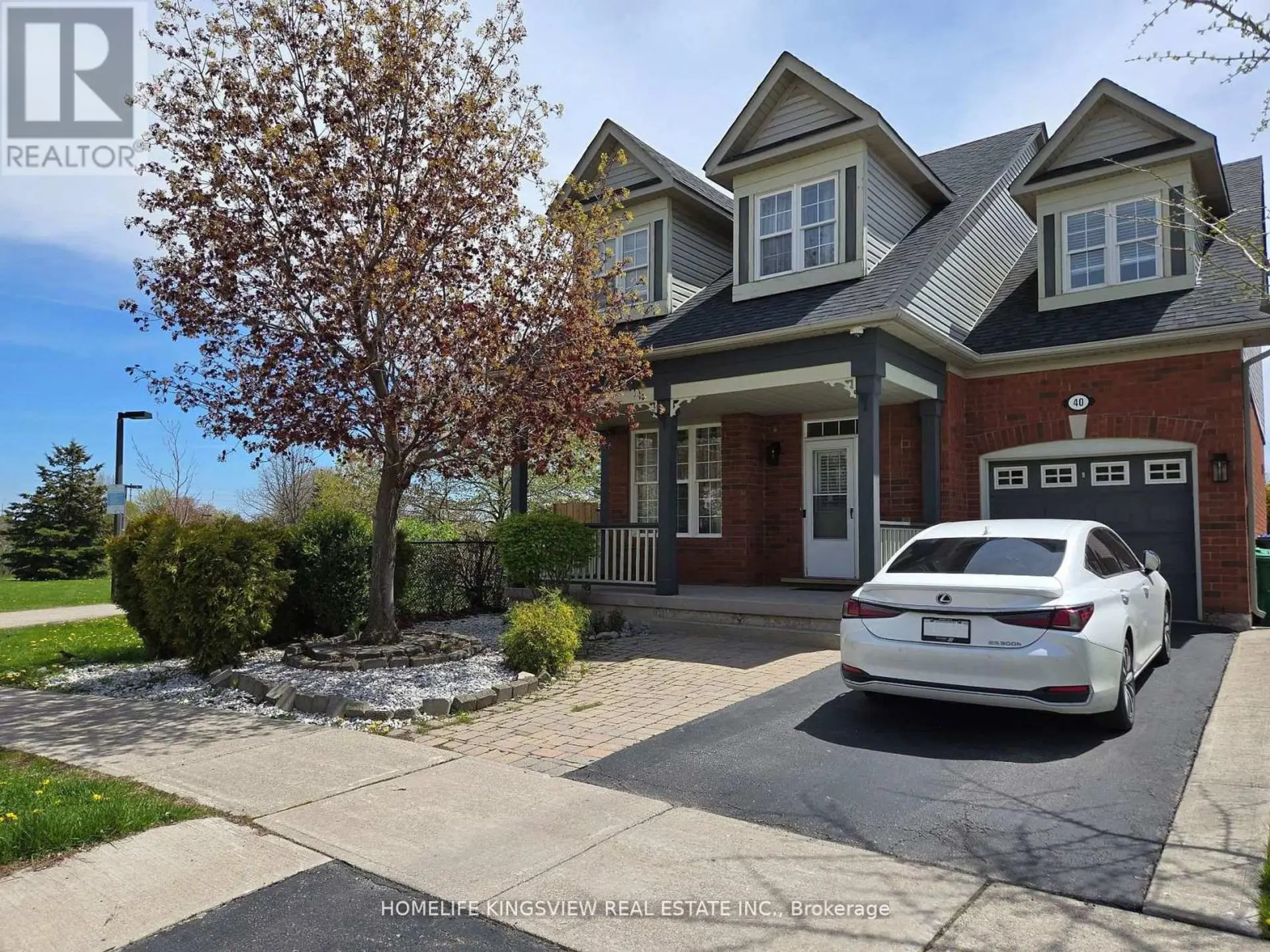 40 VISTA GREEN CRESCENT - Image 1