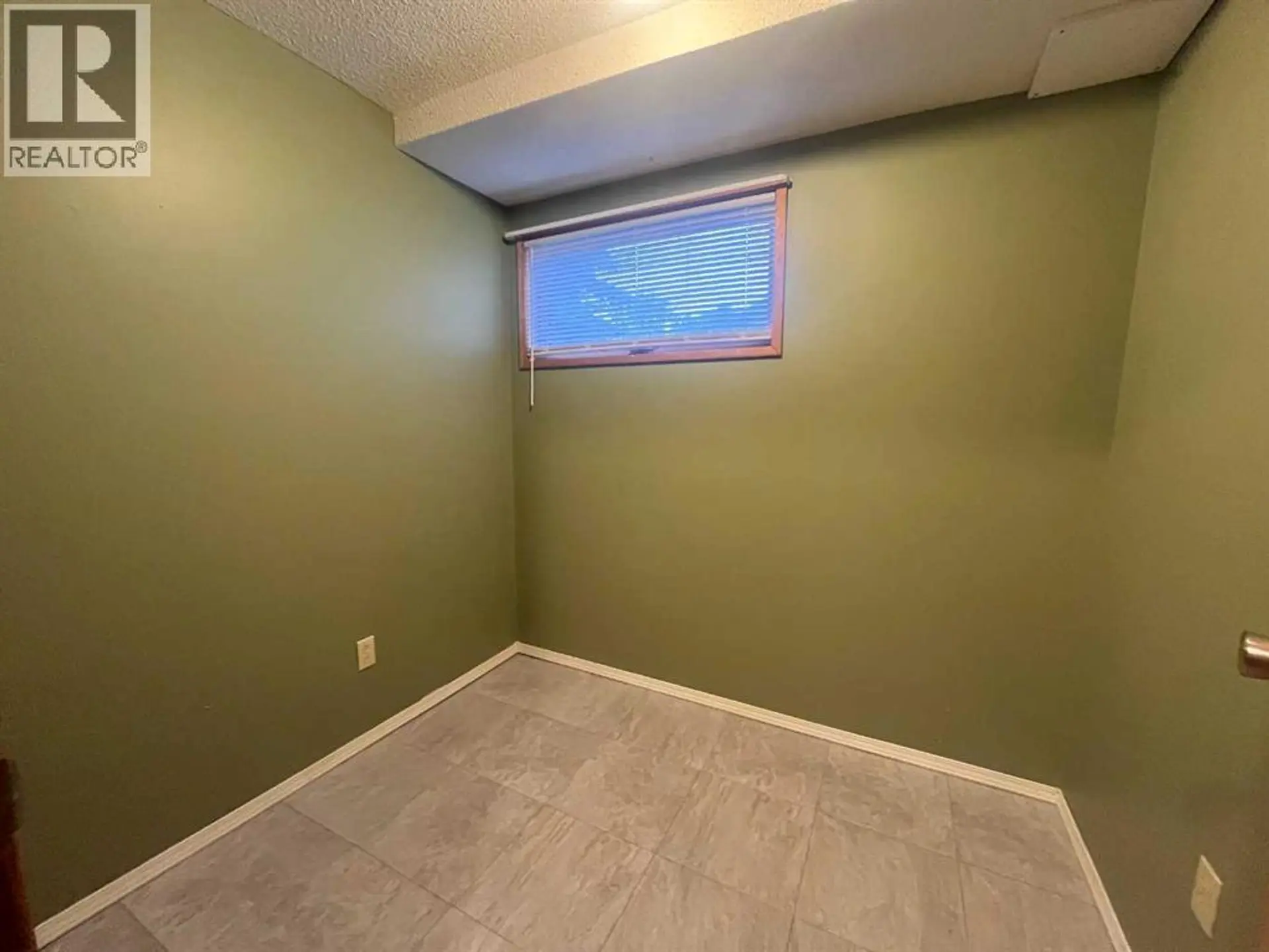 5112 55 Ave - Image 13