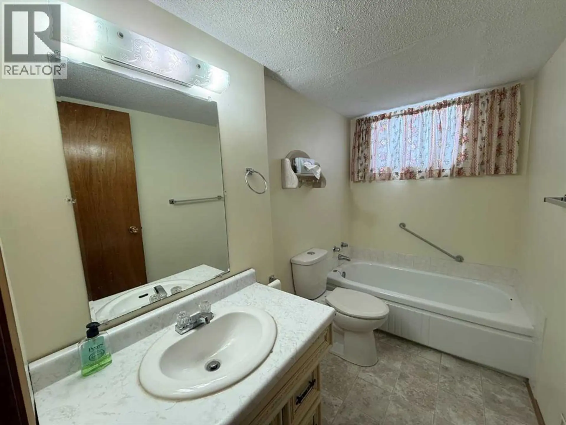 5112 55 Ave - Image 14