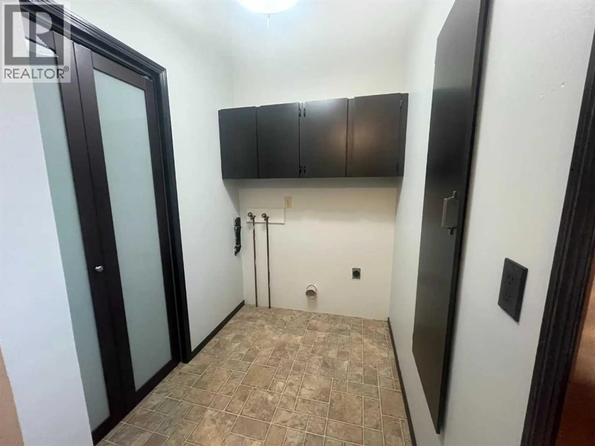 5112 55 Ave - Image 12