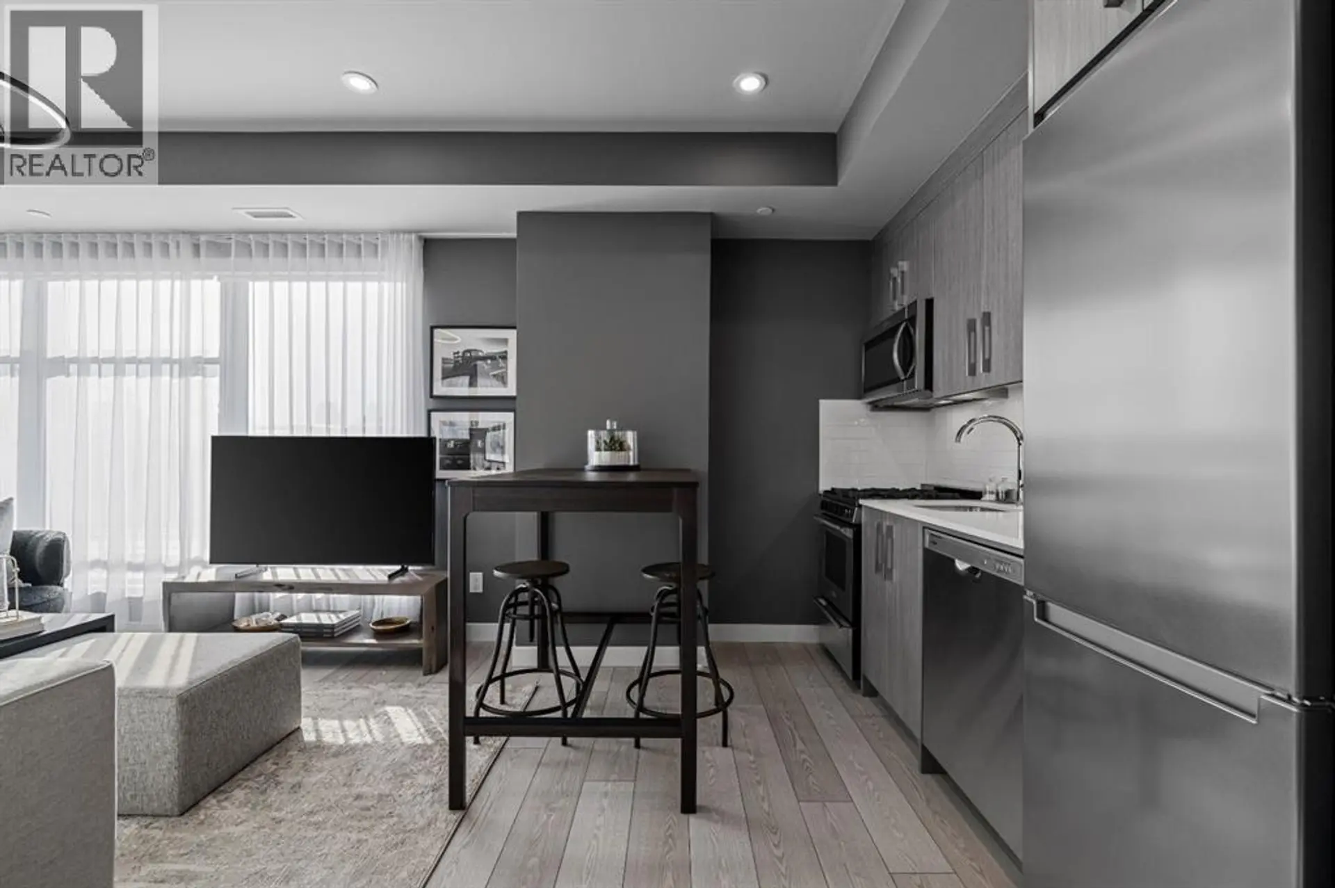 #209 310 15 Avenue SW - Image 3