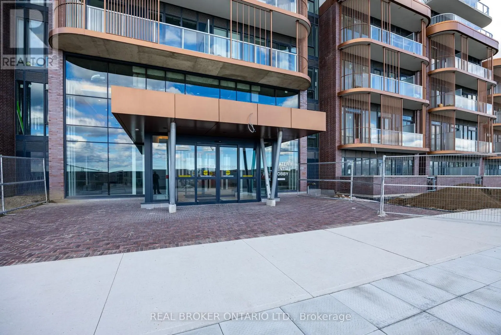 #1117 220 MISSINNIHE WAY - Image 1