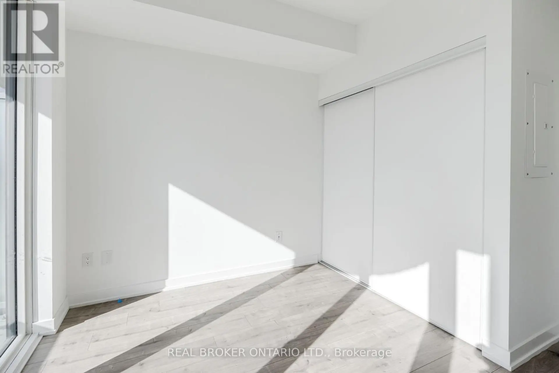 #1117 220 MISSINNIHE WAY - Image 10