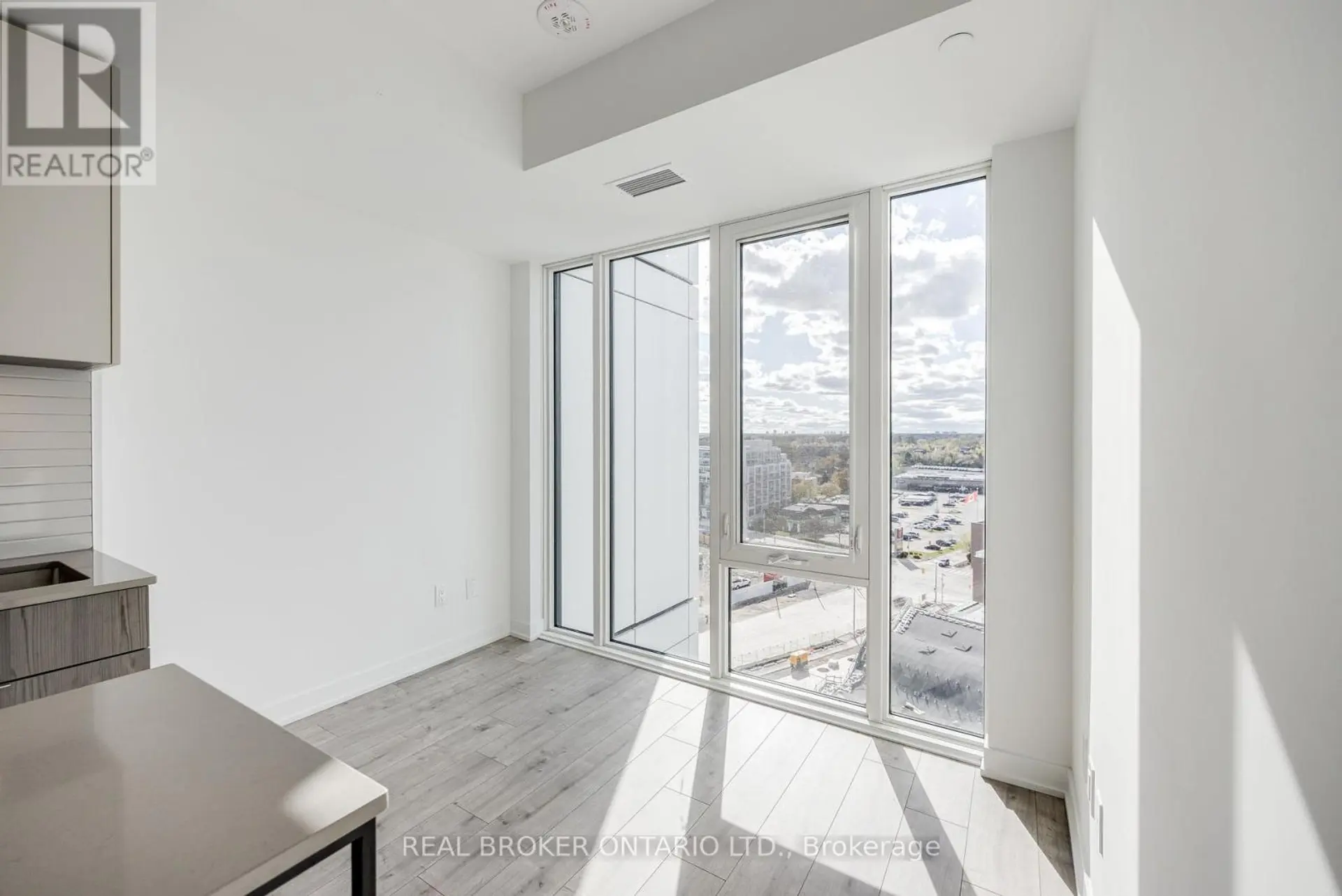 #1117 220 MISSINNIHE WAY - Image 6
