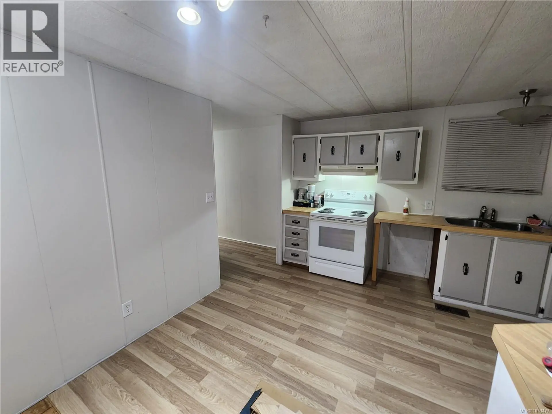 #38 971 Douglas Ave - Image 9