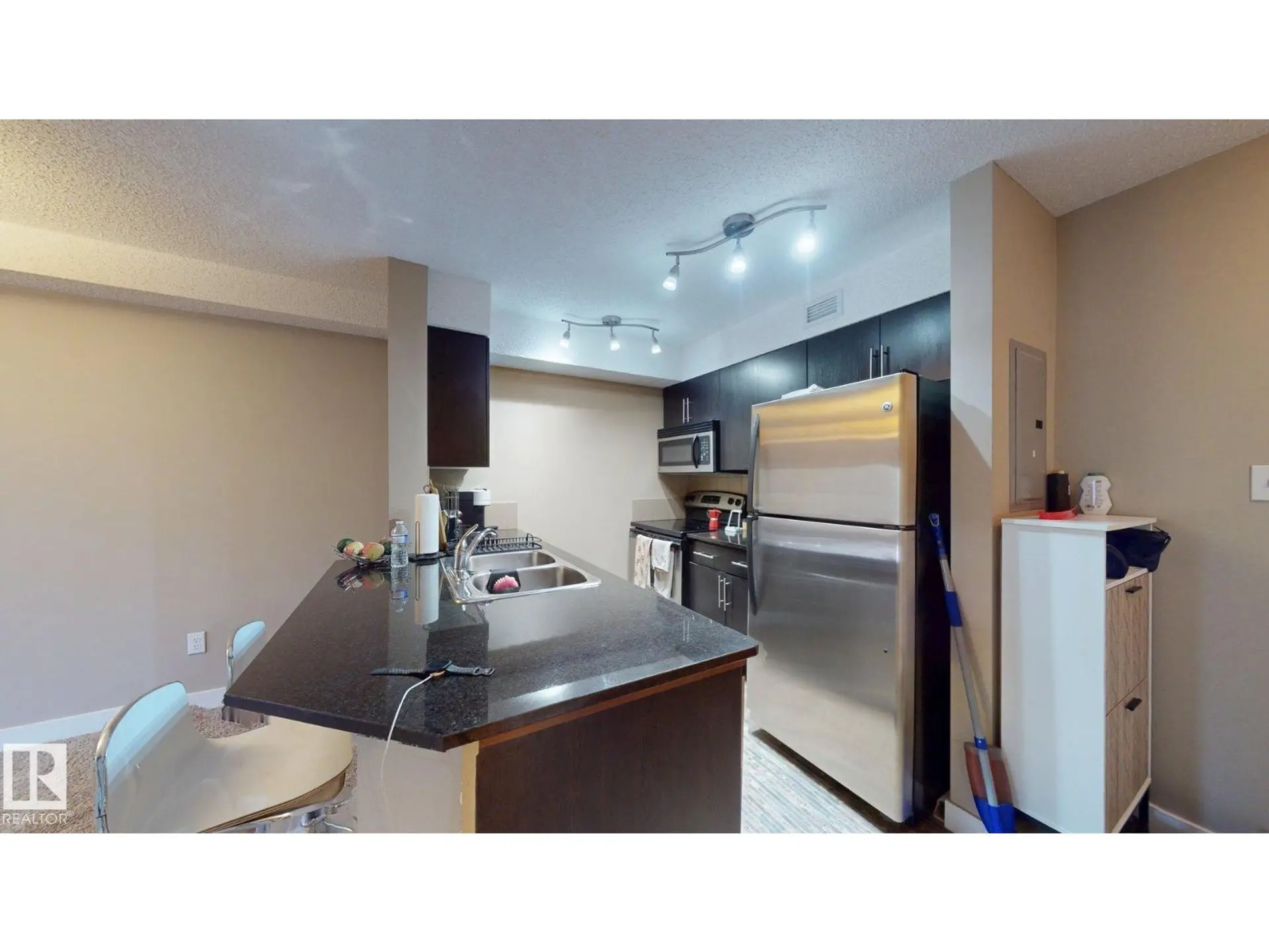 #207 11816 22 AV SW - Image 17