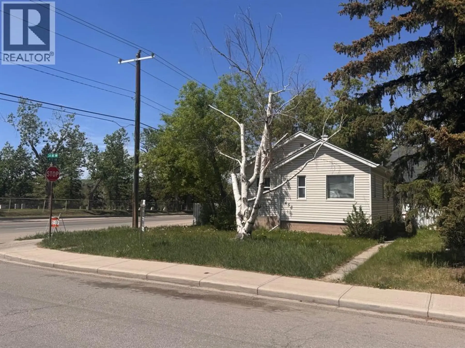 458 34 Avenue NW - Image 1