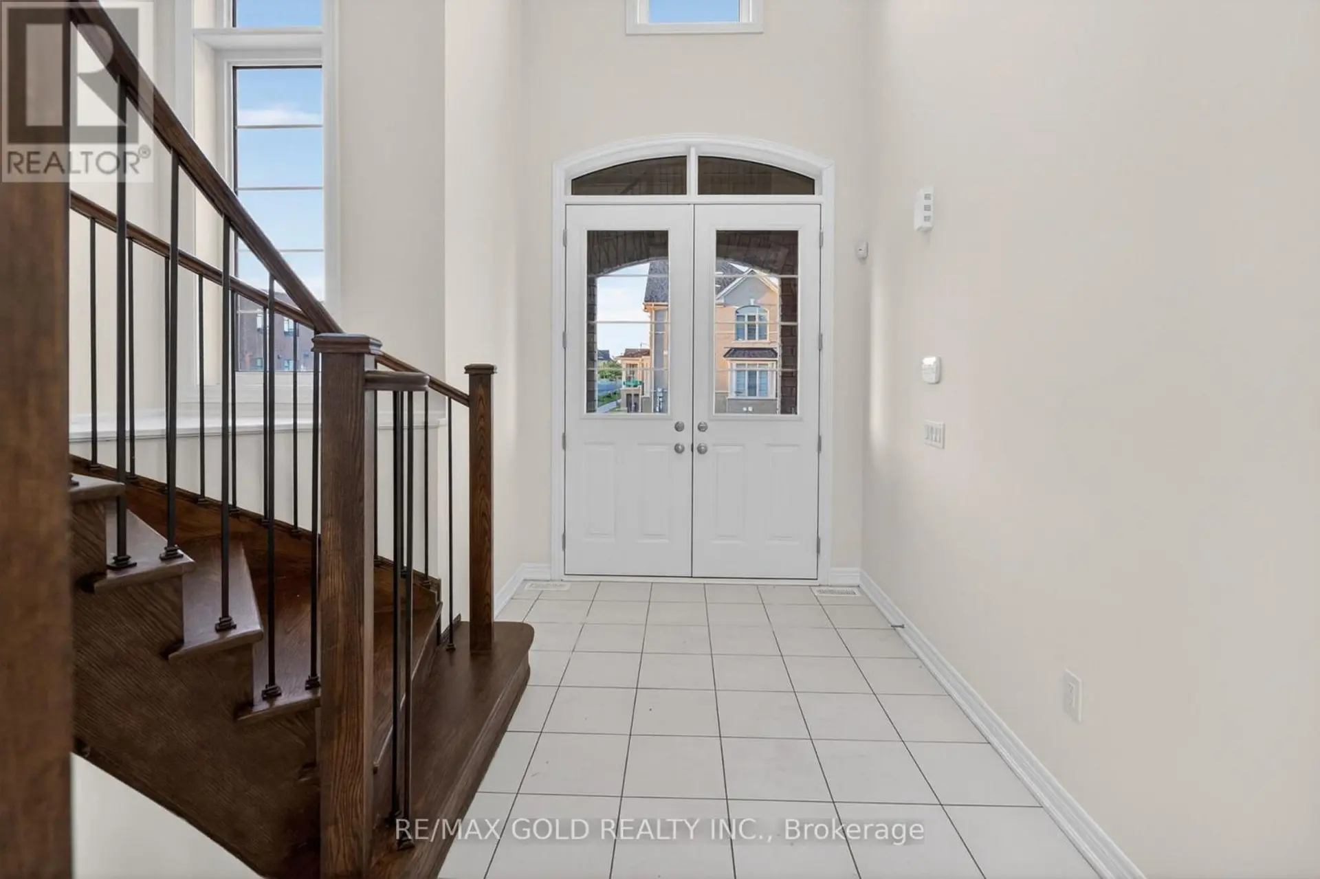 556 BRISDALE DRIVE - Image 4