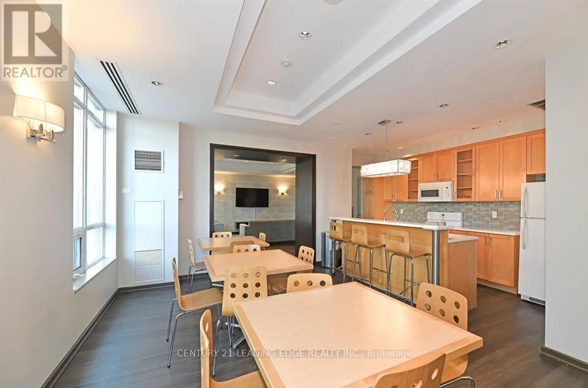 #1012 212 EGLINTON AVENUE E - Image 6