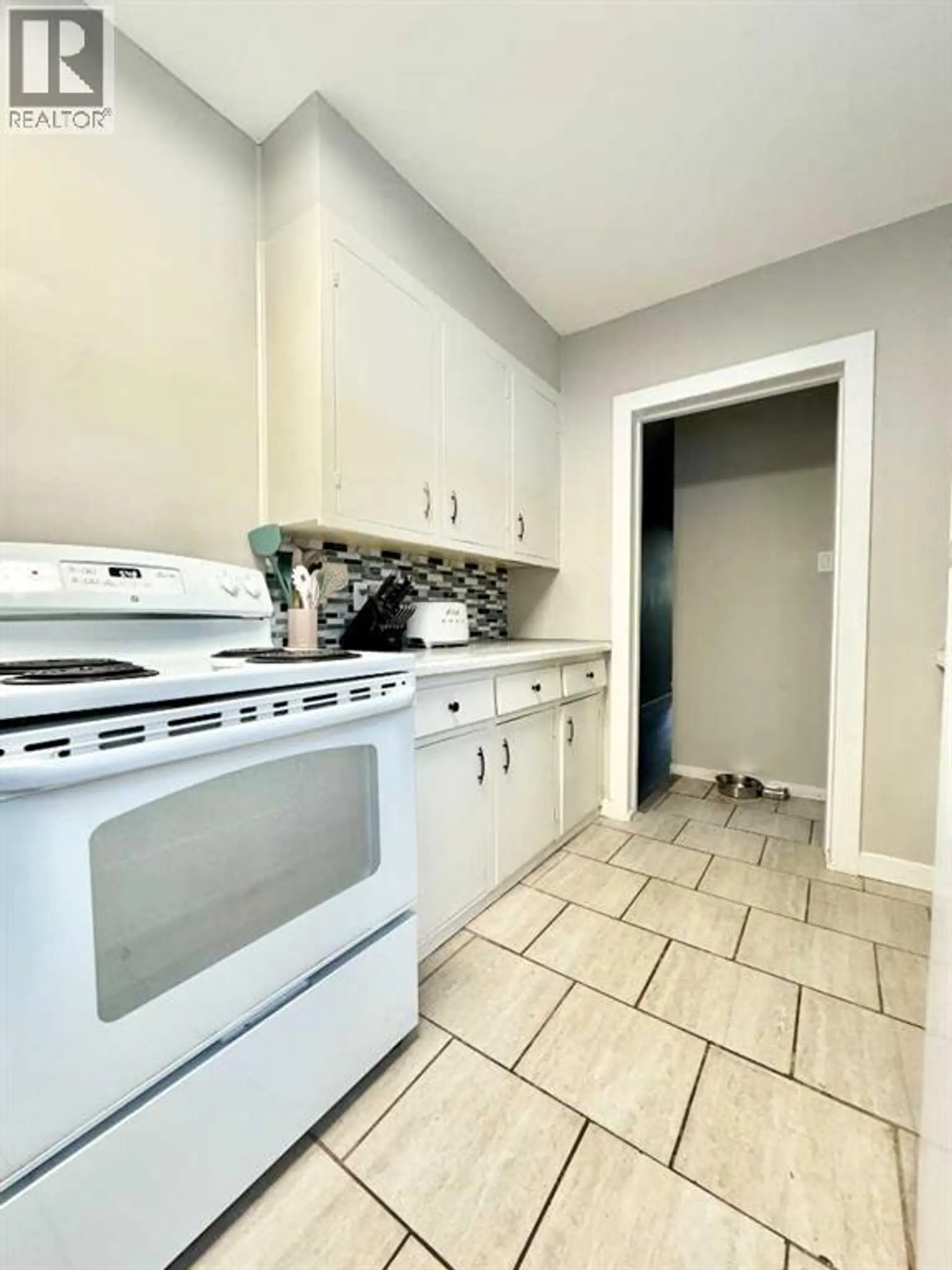 640 12 Street N - Image 11