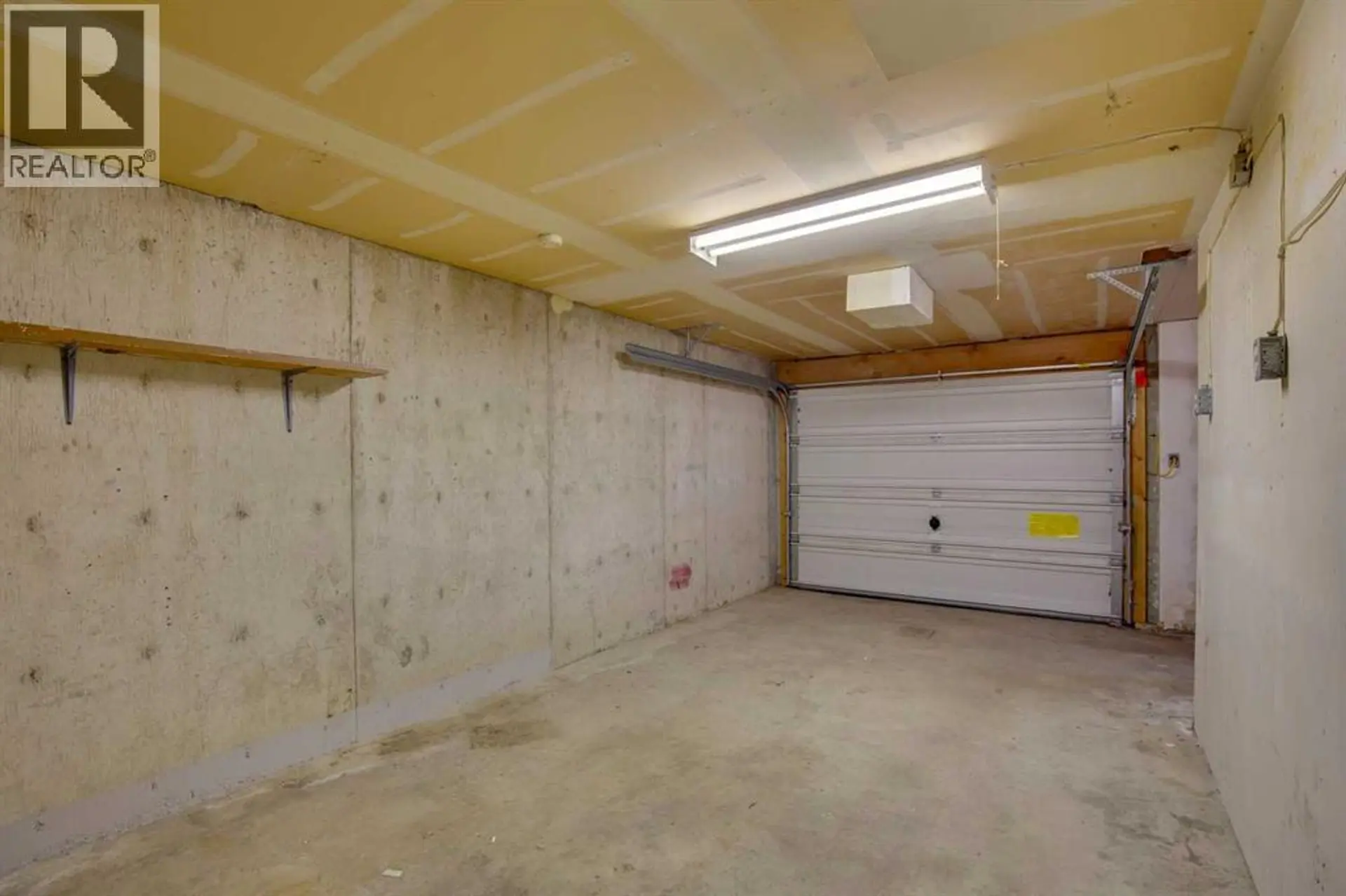 7833 Hunterquay Road NW - Image 15