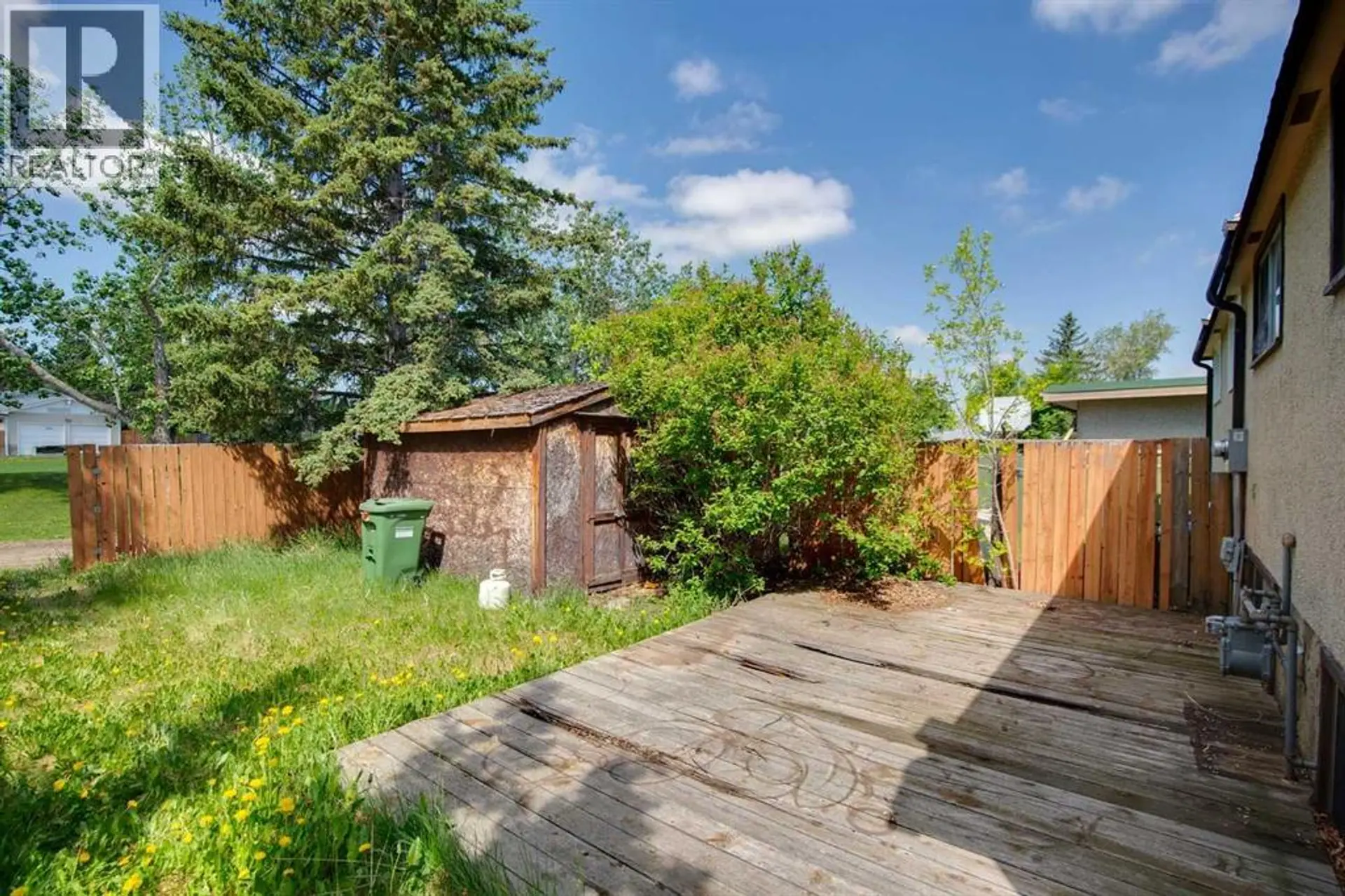 7833 Hunterquay Road NW - Image 18