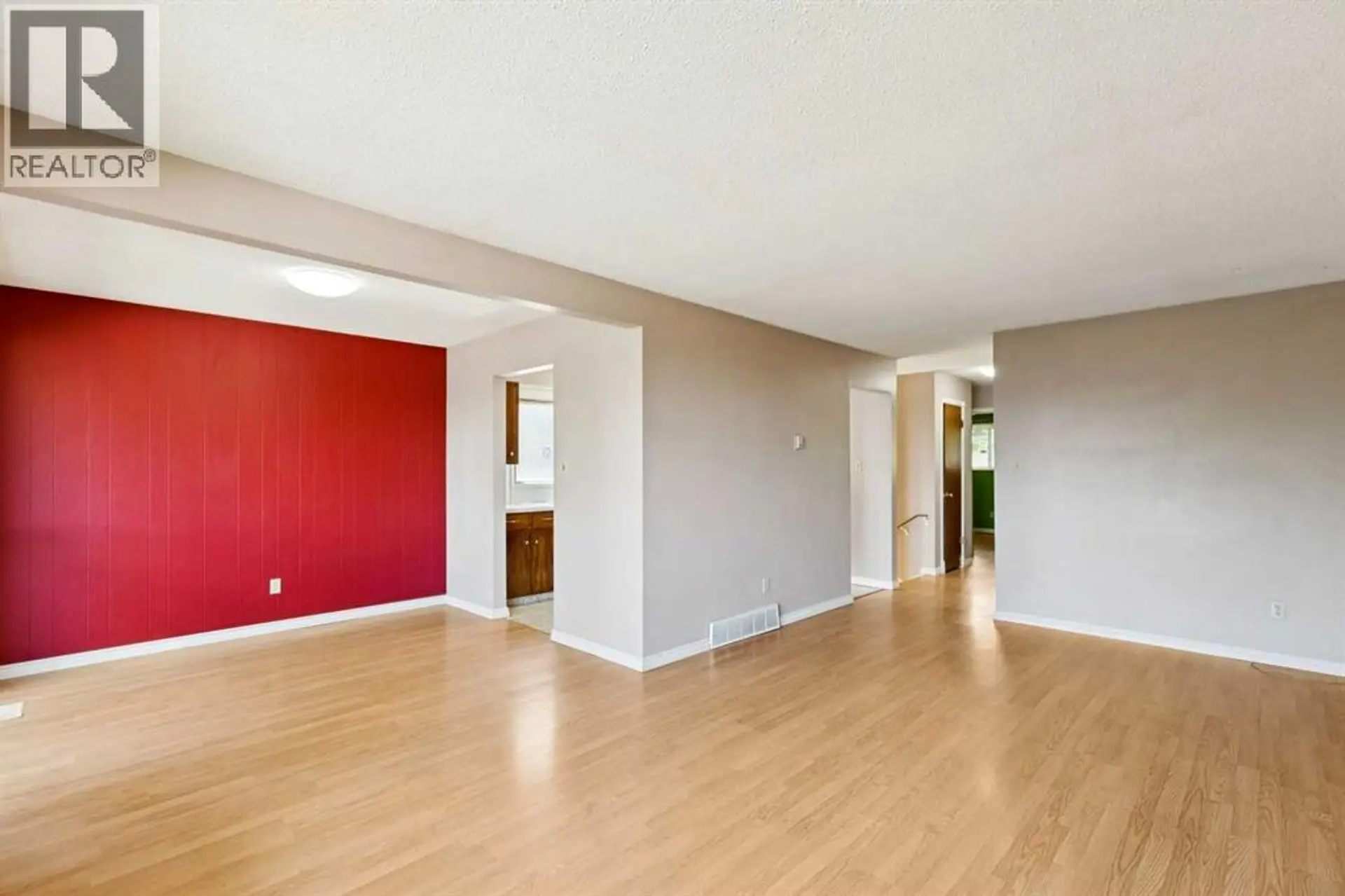 7833 Hunterquay Road NW - Image 6