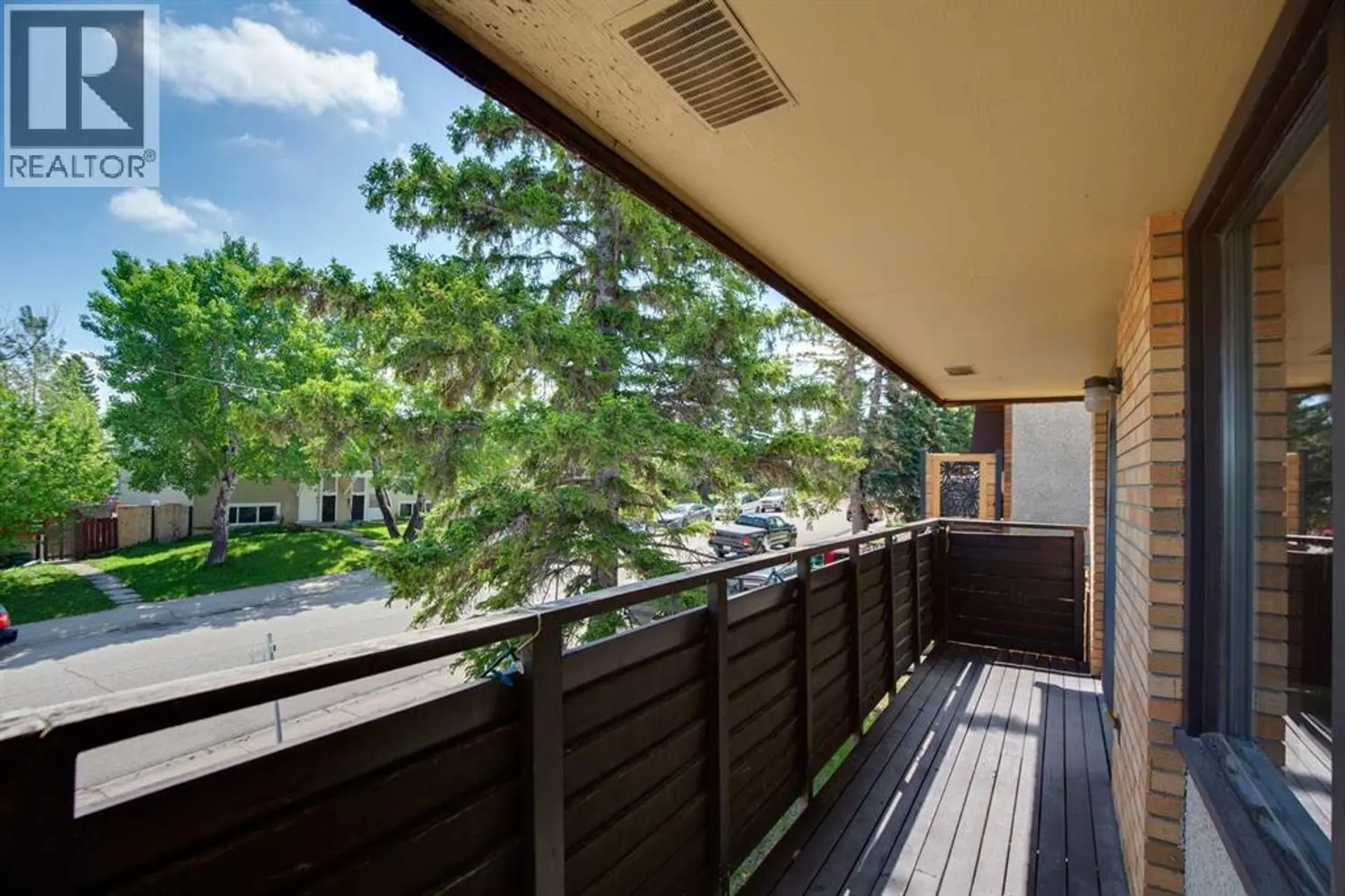 7833 Hunterquay Road NW - Image 11