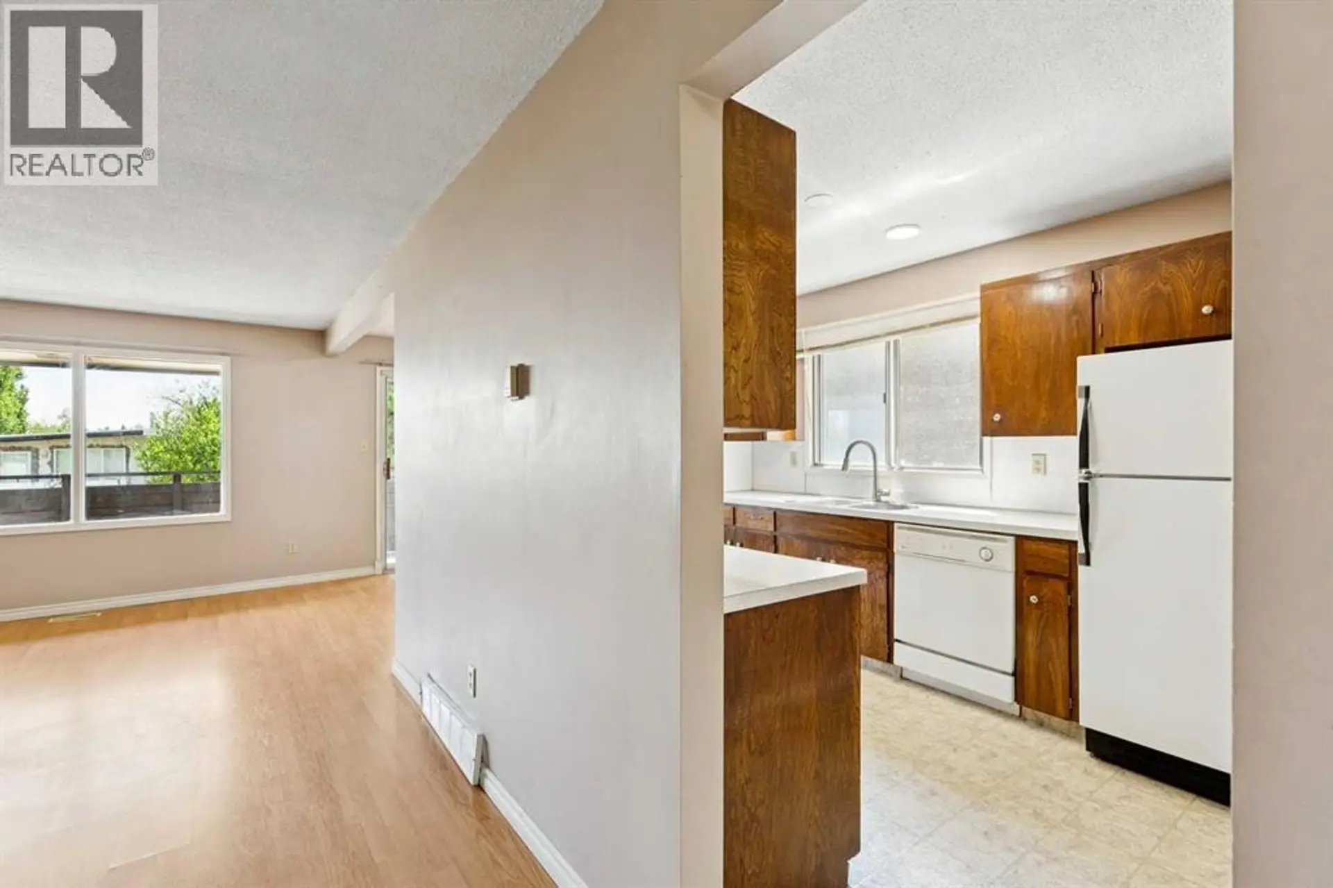7833 Hunterquay Road NW - Image 4