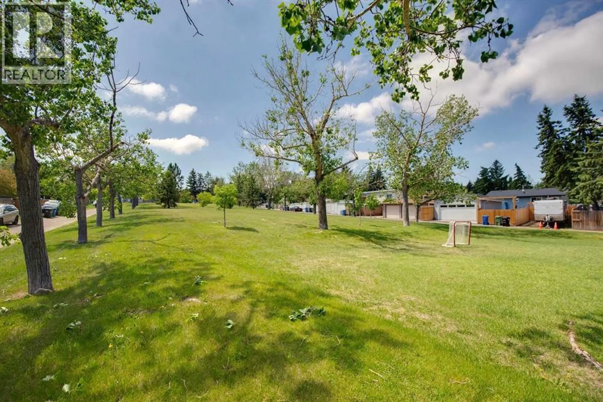 7833 Hunterquay Road NW - Image 20