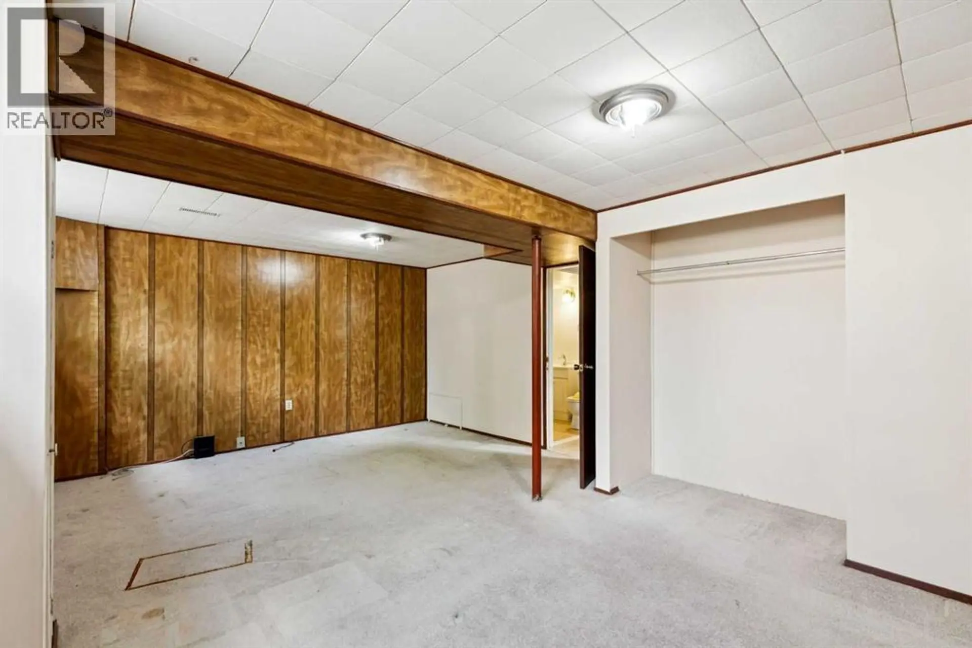 7833 Hunterquay Road NW - Image 14