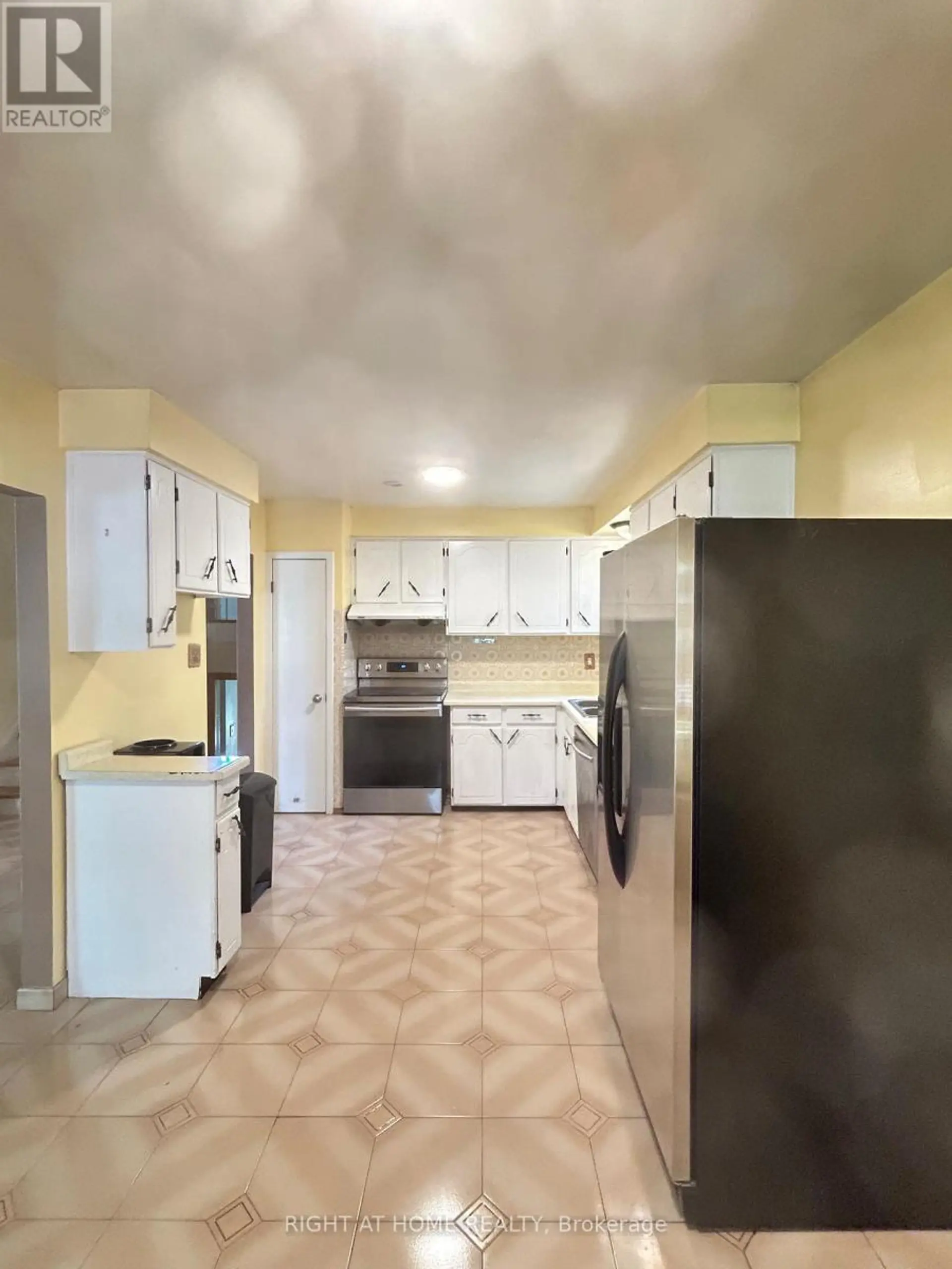 1010 BLOOR STREET - Image 2