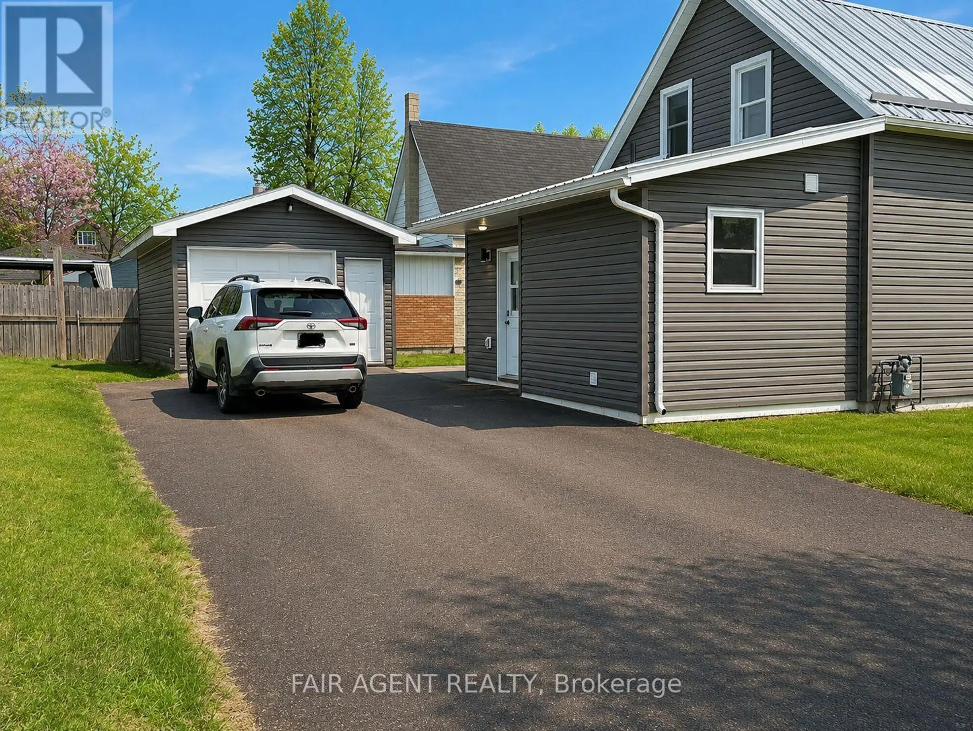 81 BANK STREET S - Image 3