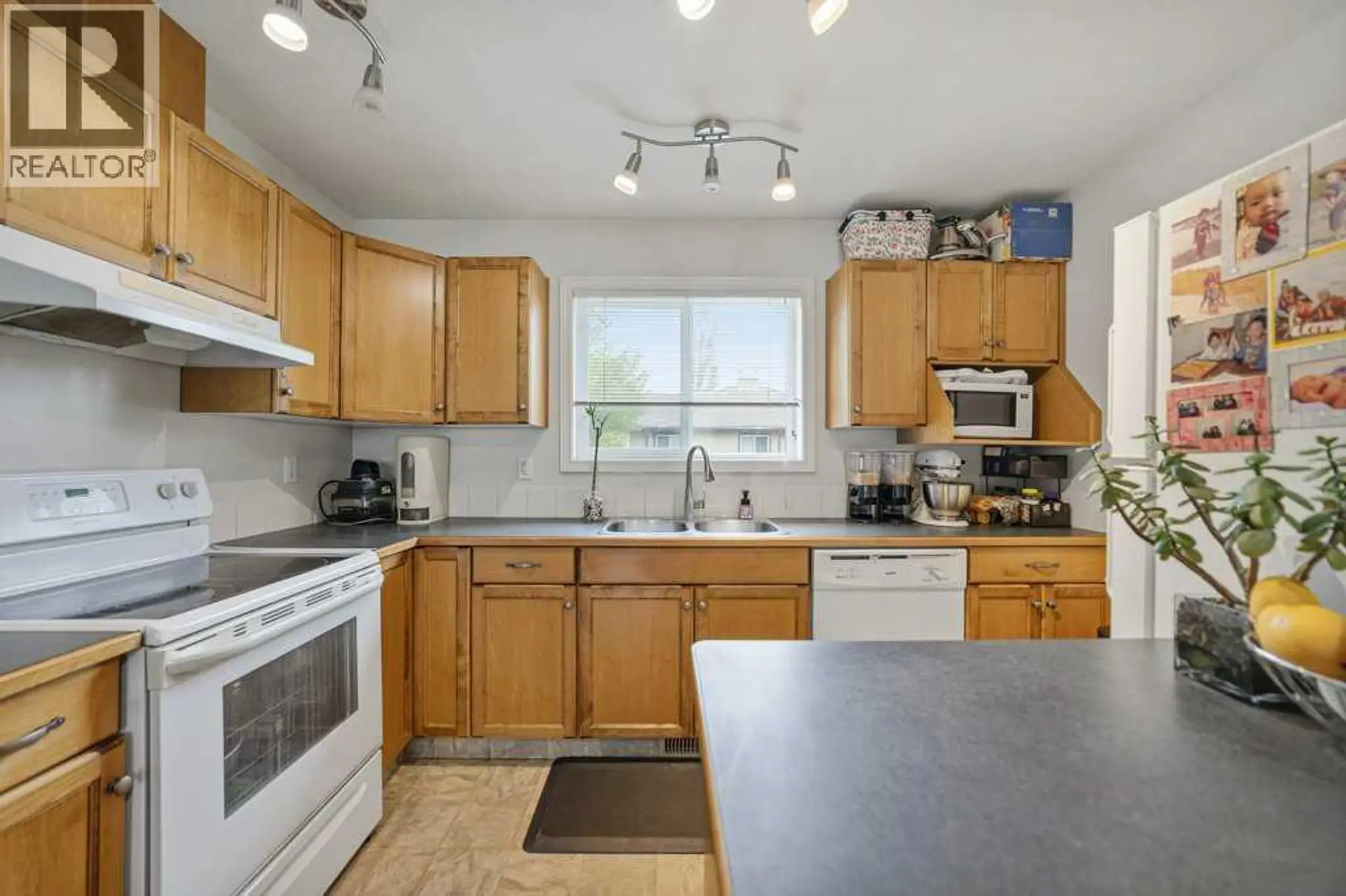 #6 109 Silkstone Road W - Image 6