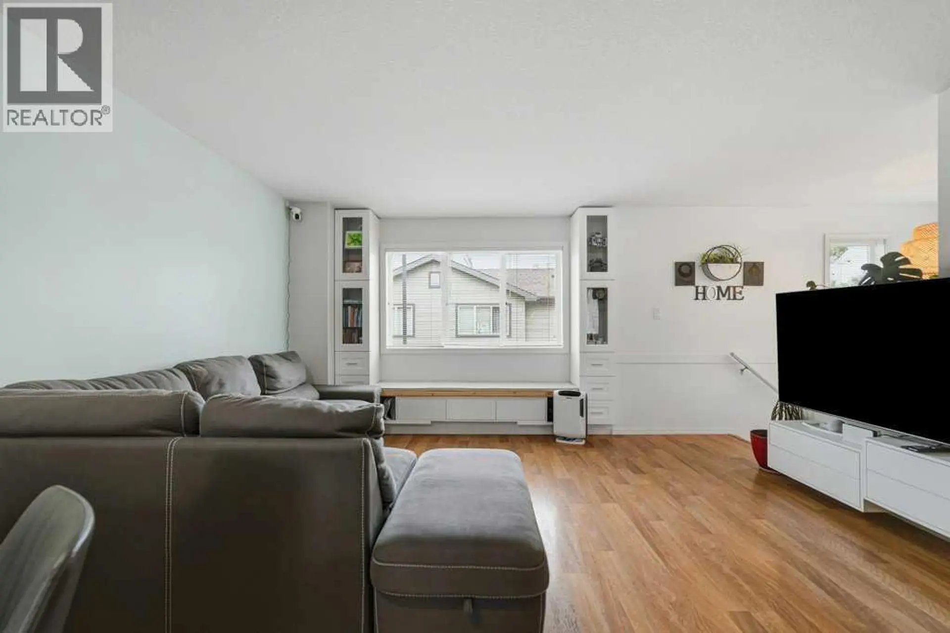 #6 109 Silkstone Road W - Image 4