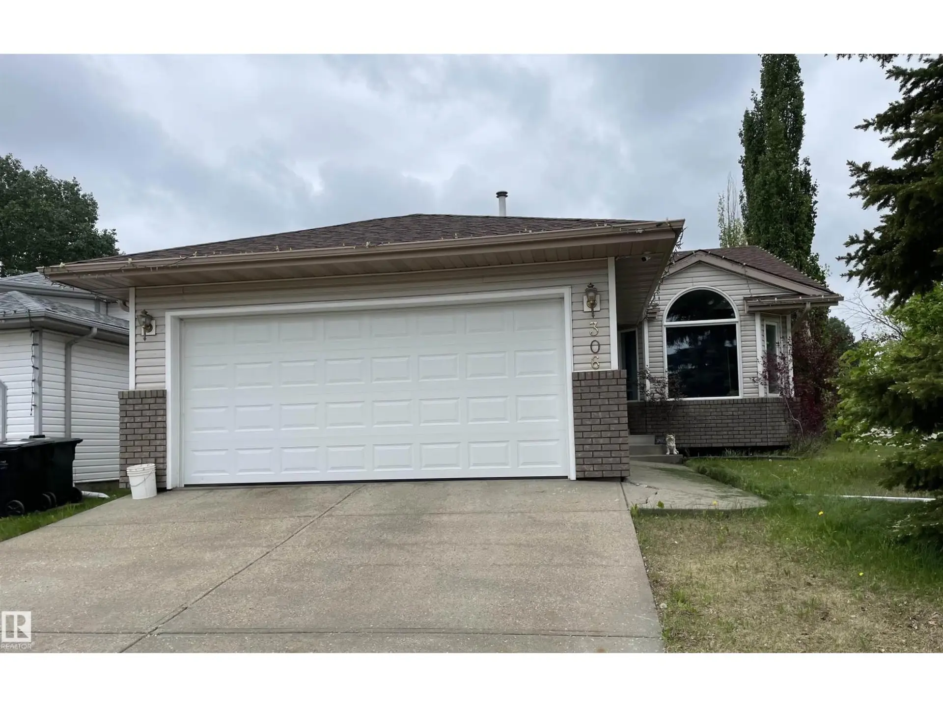 306 REGENCY DR - Image 1