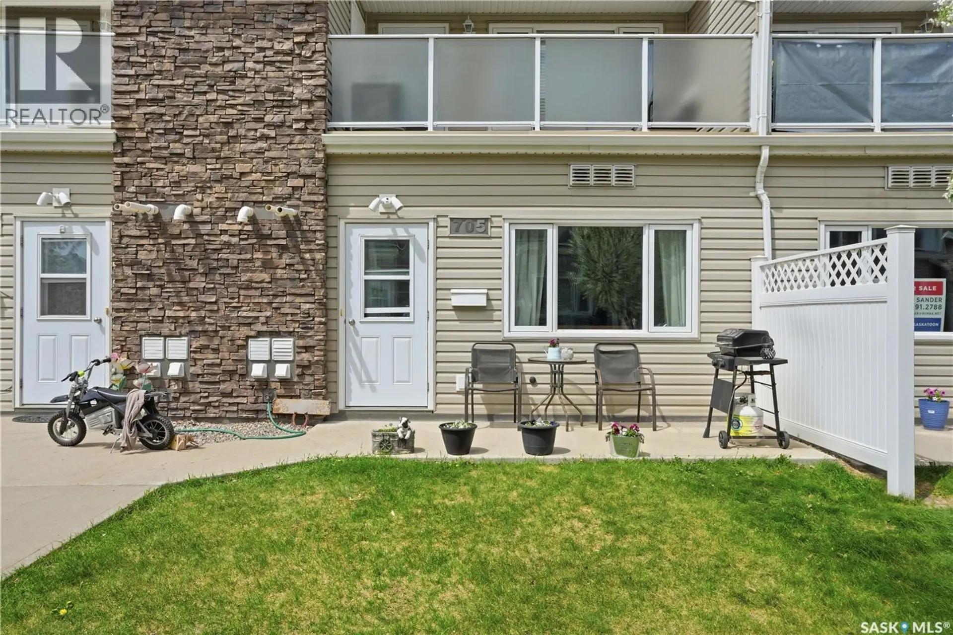 #705 1022 Hampton CIRCLE - Image 1
