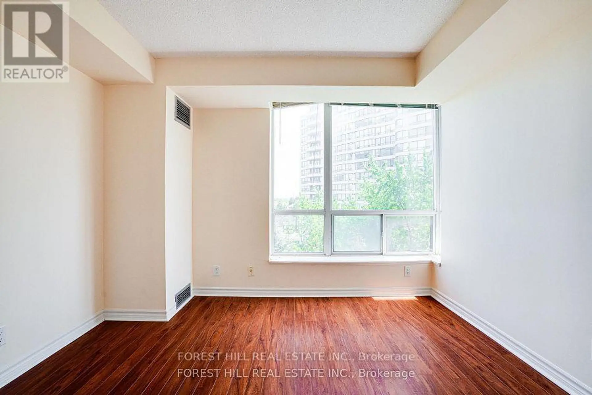 #608 745 NEW WESTMINSTER DRIVE - Image 4