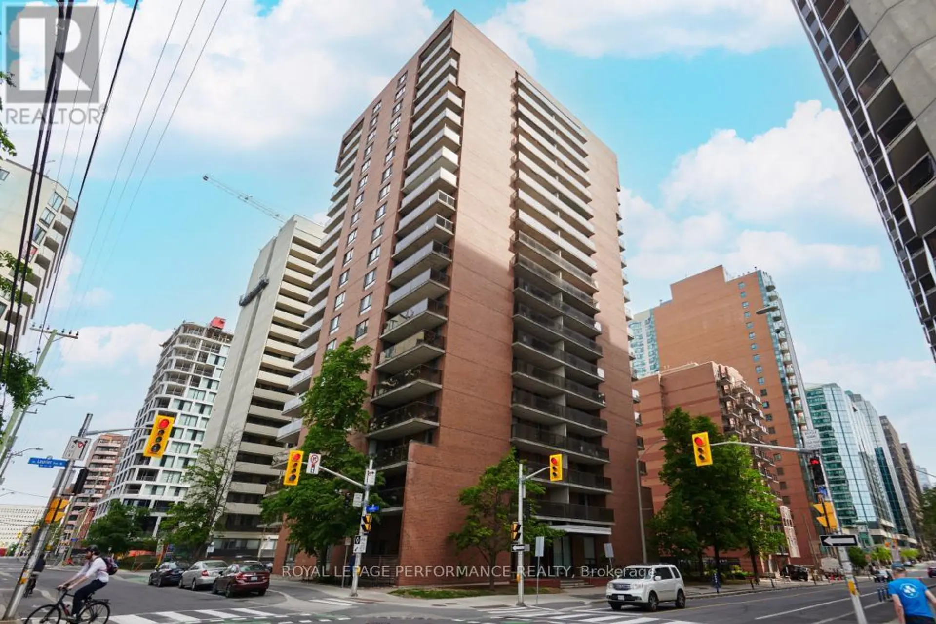 #1107 475 LAURIER AVENUE W - Image 2