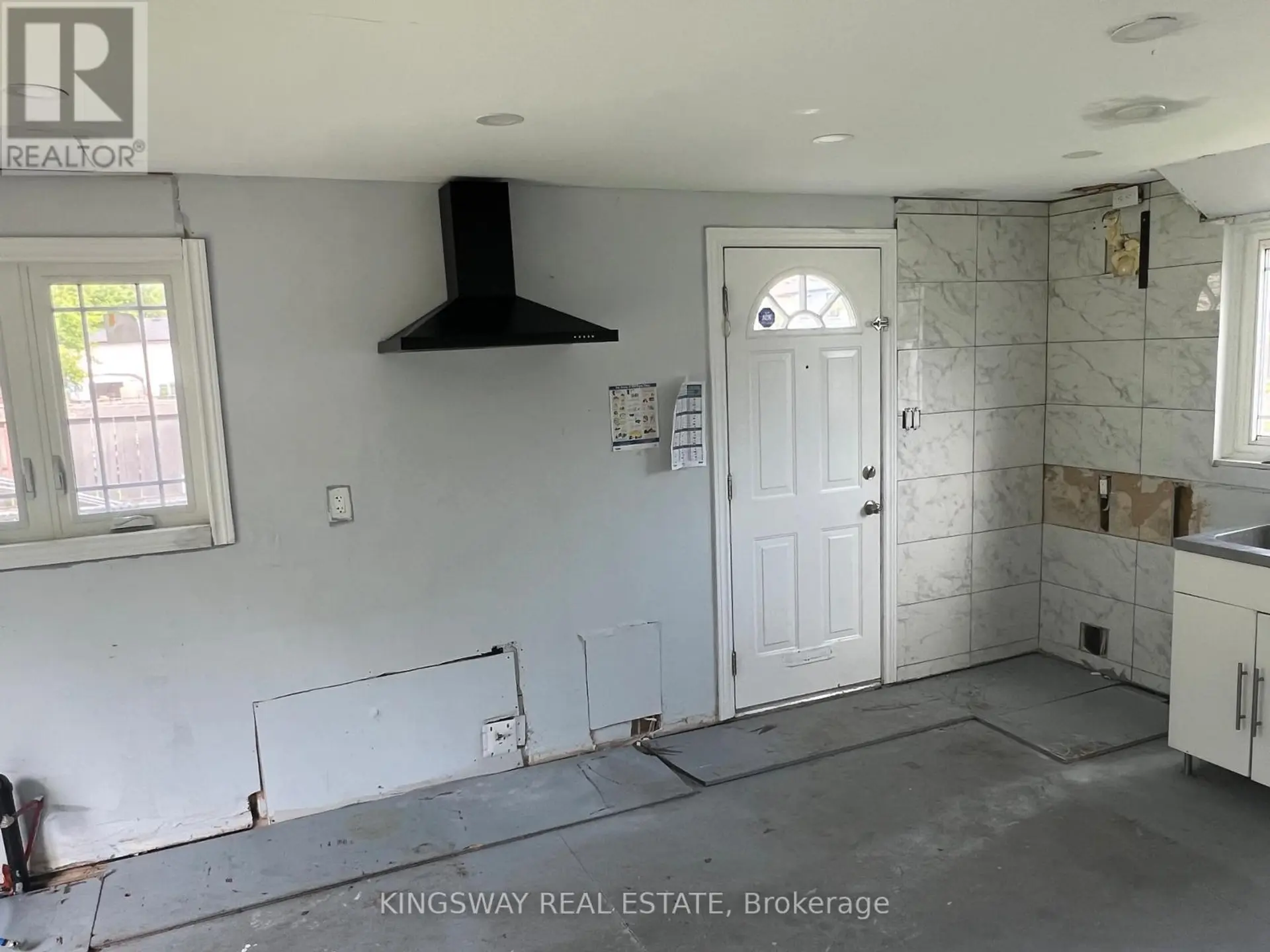 18 GEMSHAW CRESCENT - Image 3