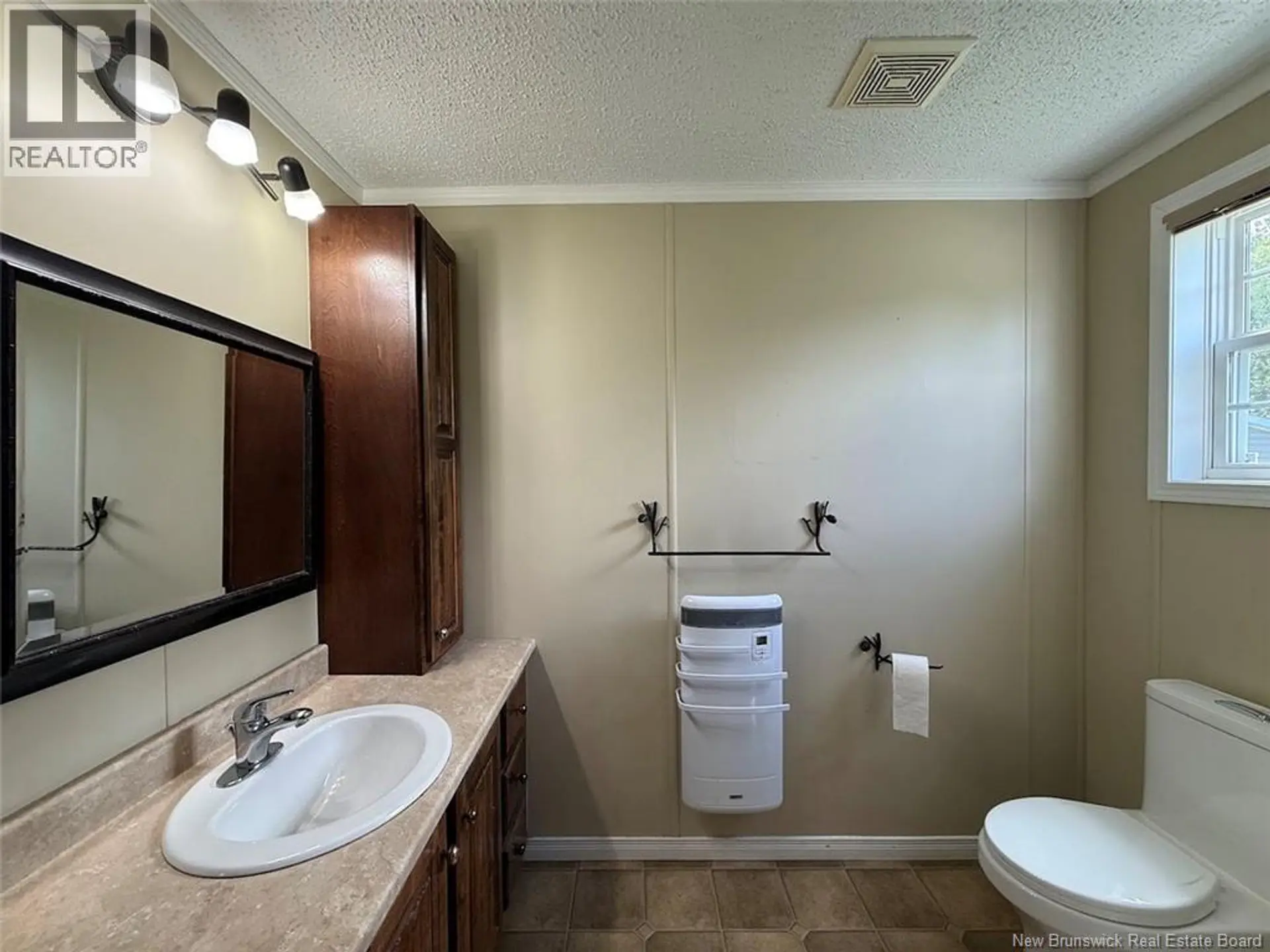 678 Toussaint Road - Image 12