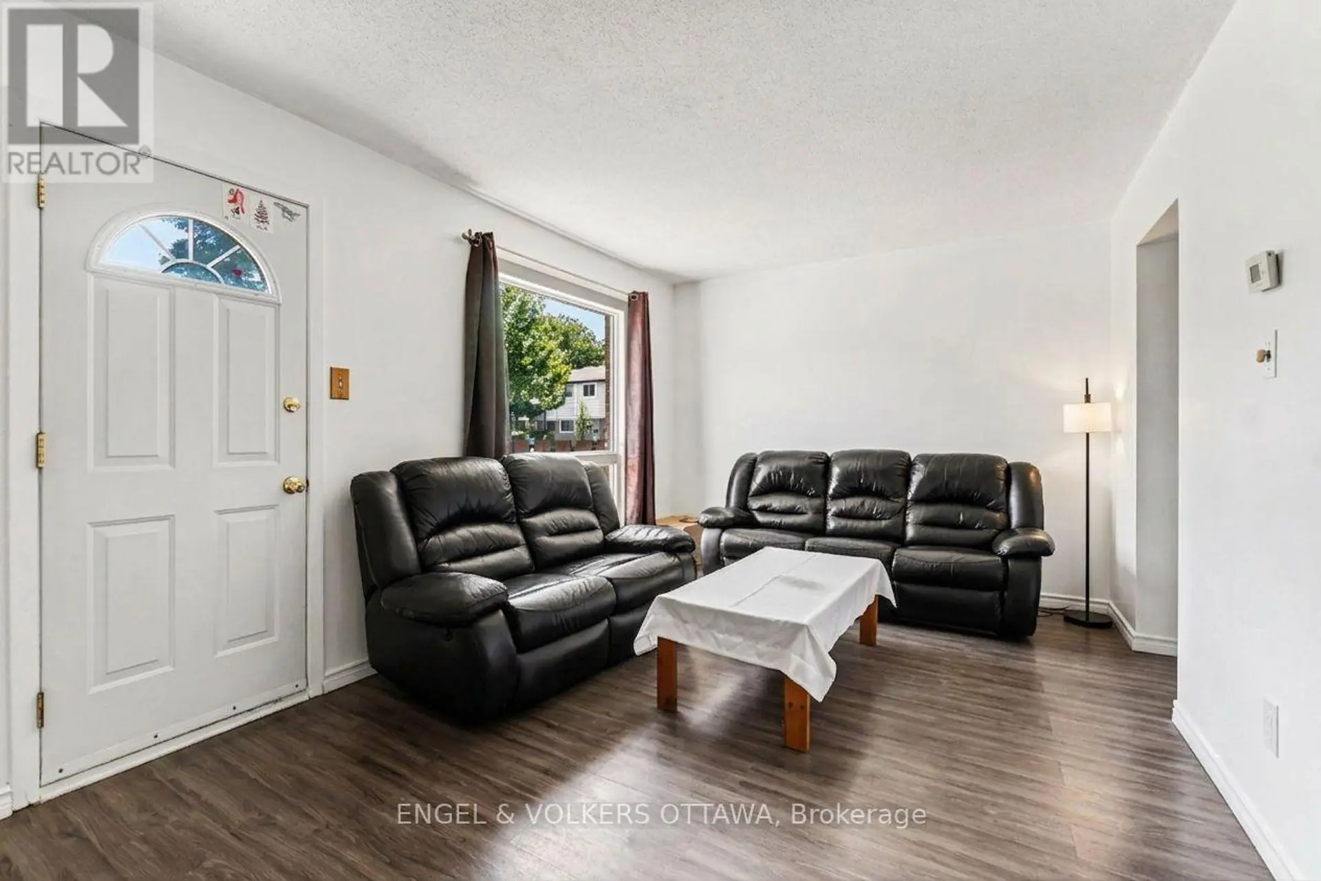 4557 DORA CRESCENT - Image 2