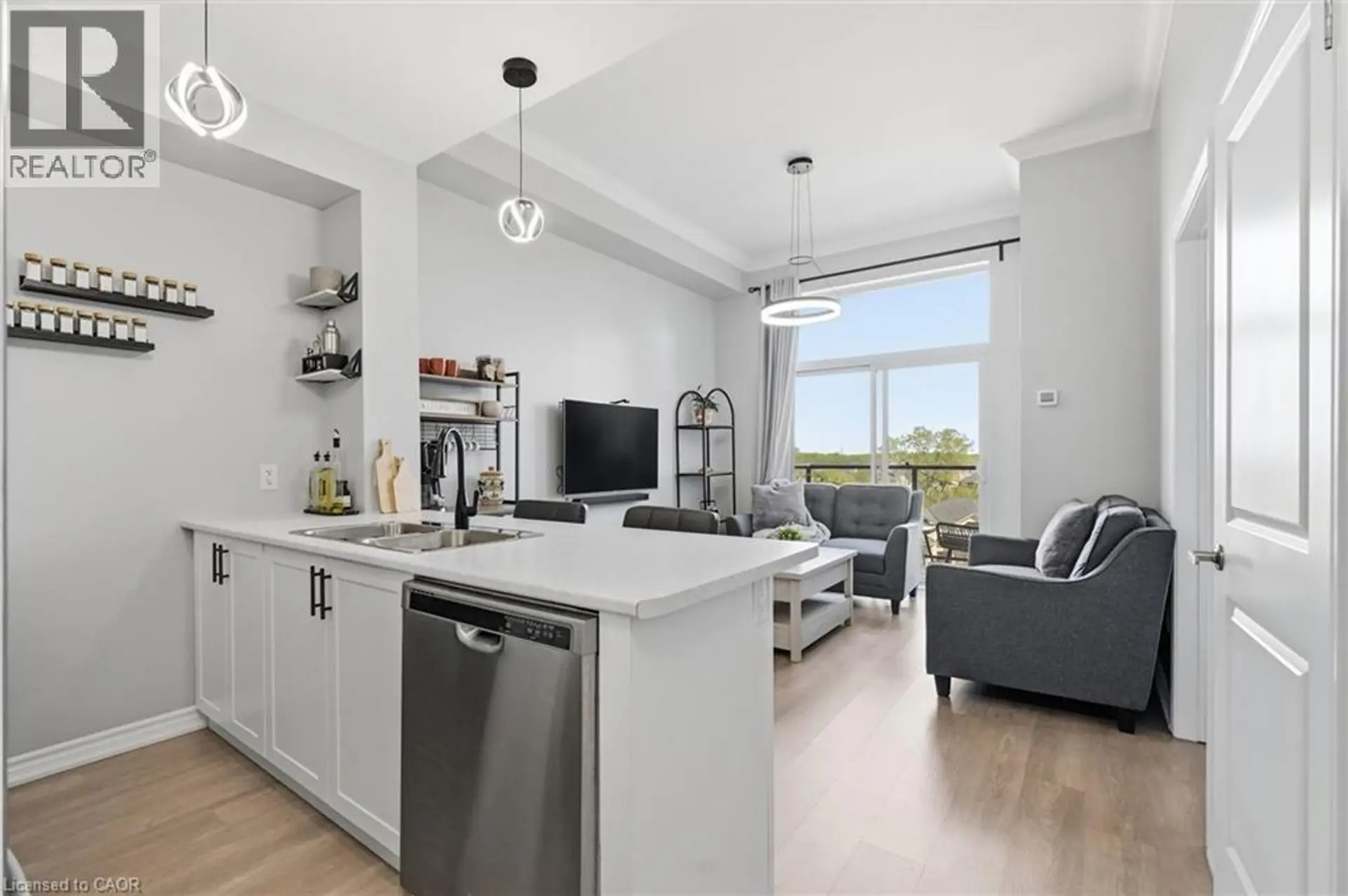 #514 450 DUNDAS Street - Image 3