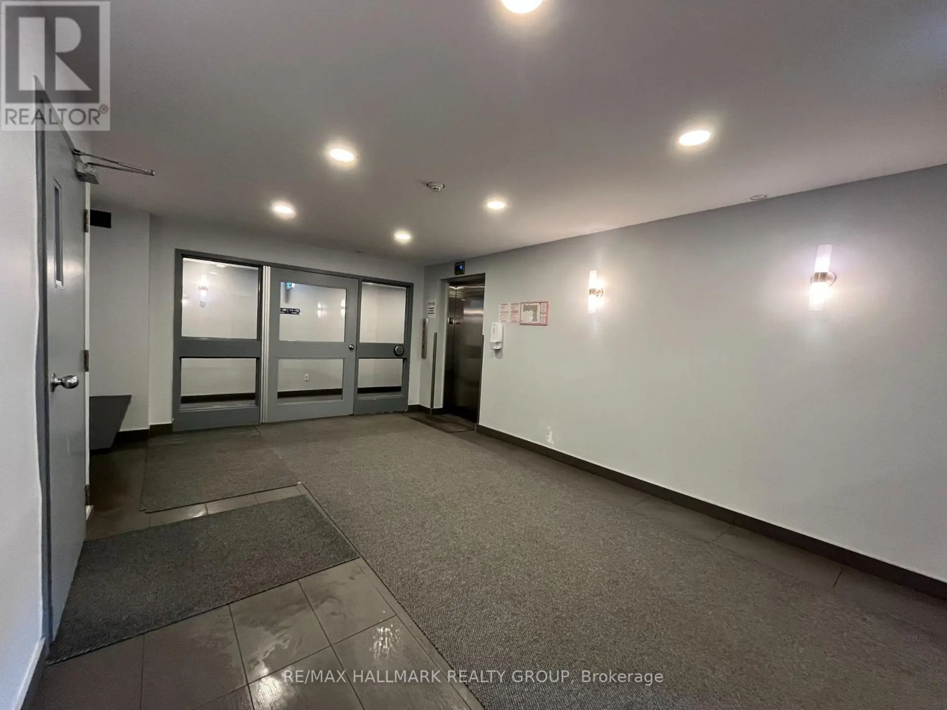 #310 214 VIEWMOUNT DRIVE - Image 3