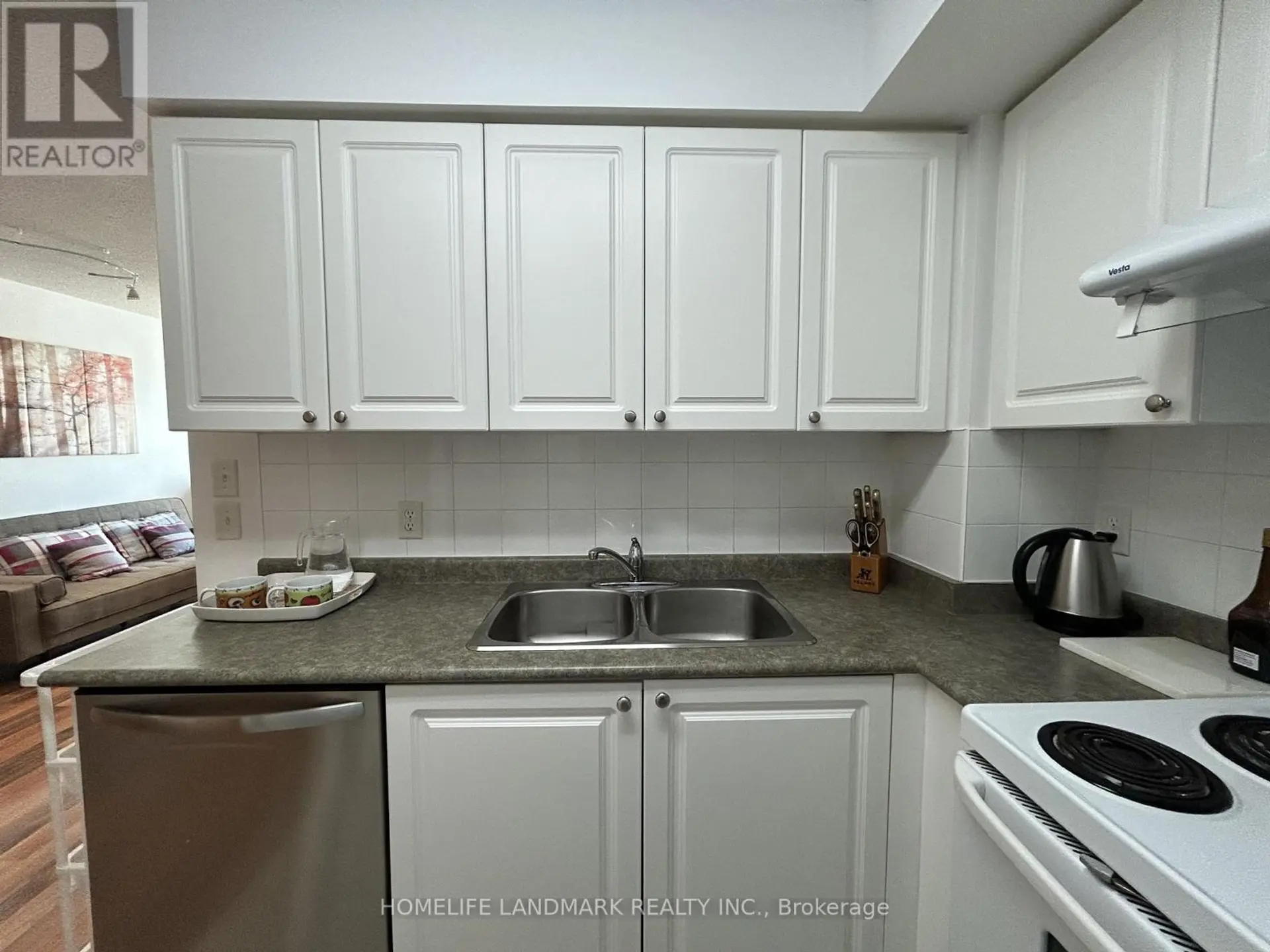 #709 20 OLIVE AVENUE - Image 12