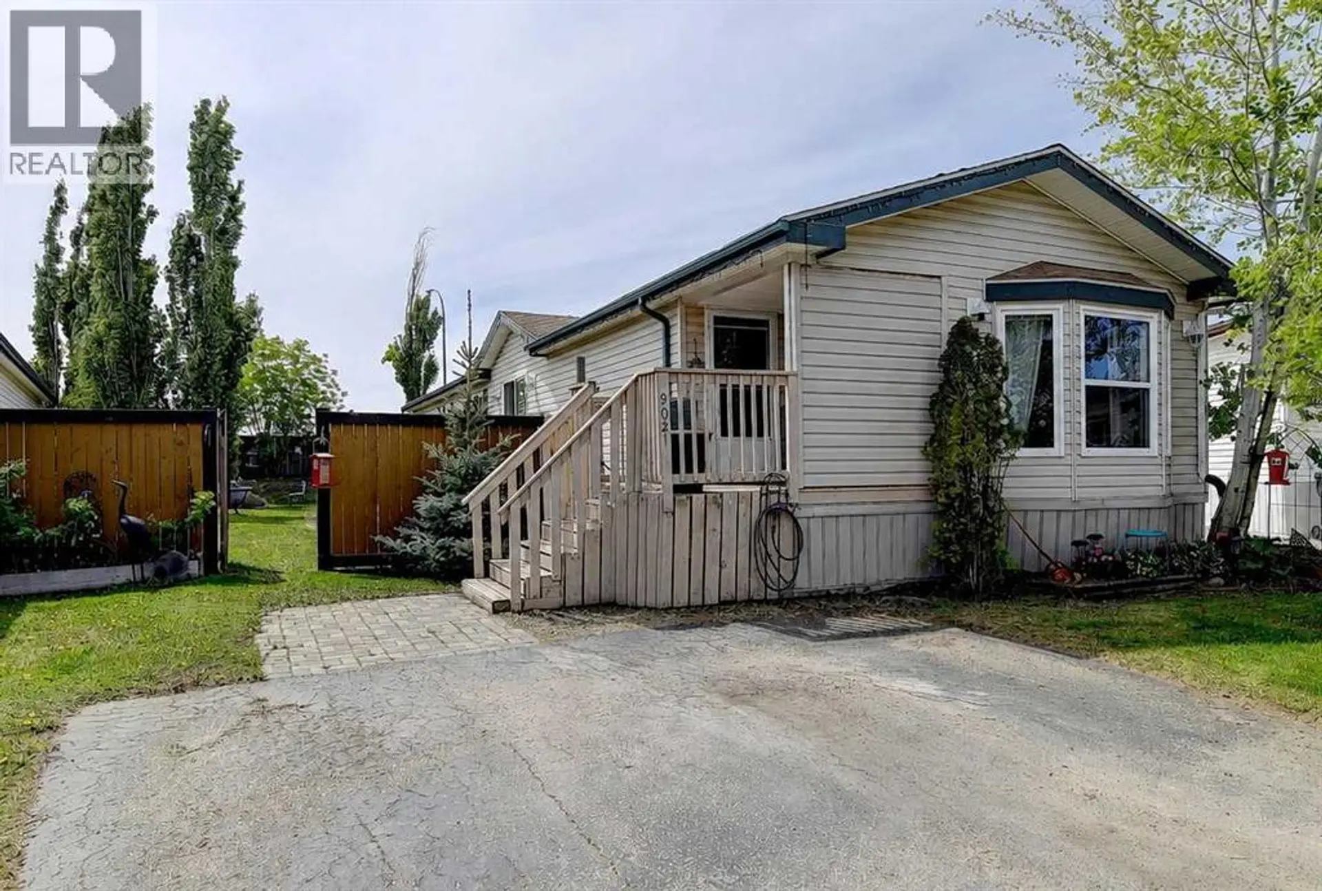 9021 85 Avenue - Image 1