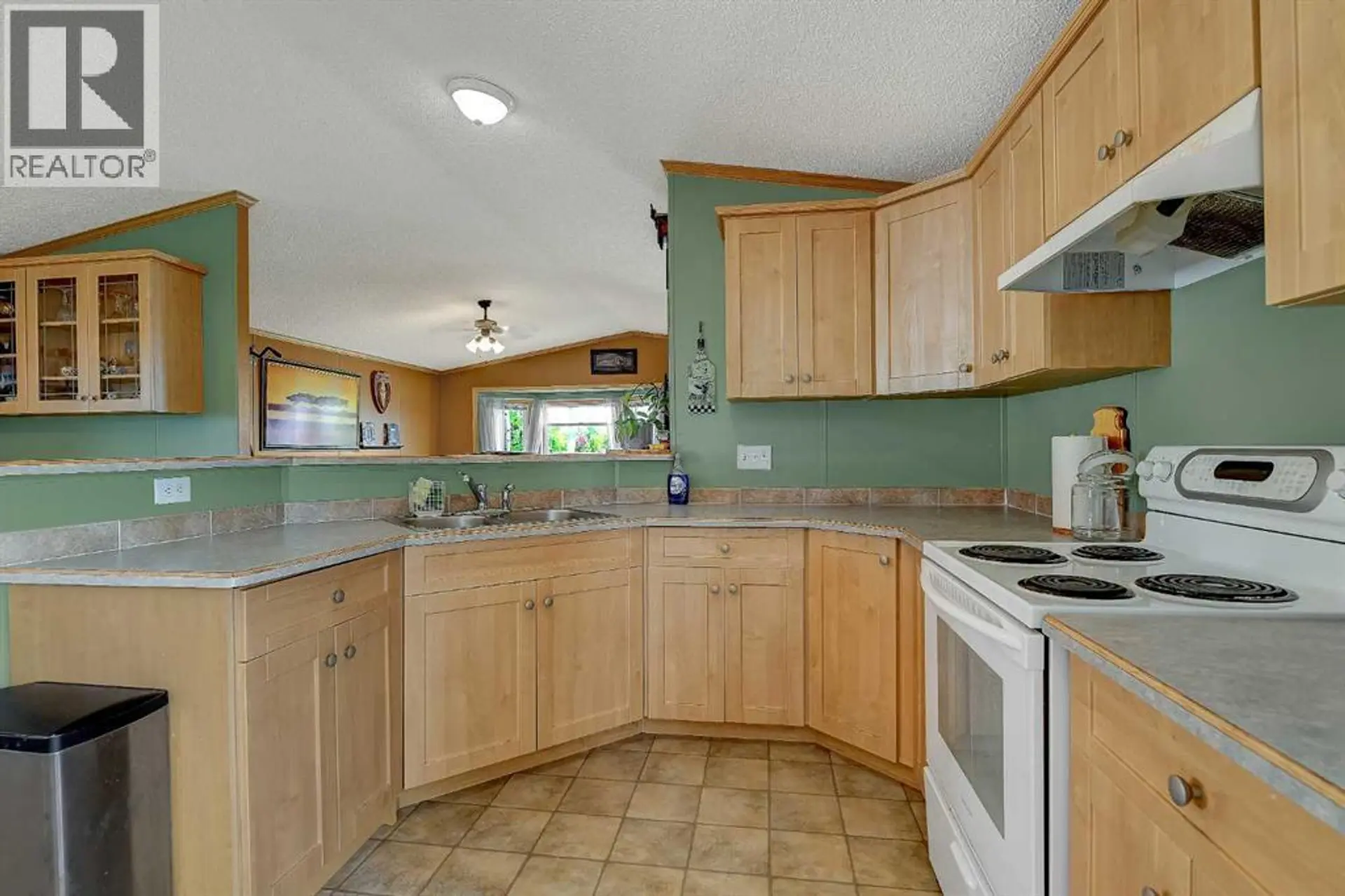 9021 85 Avenue - Image 8