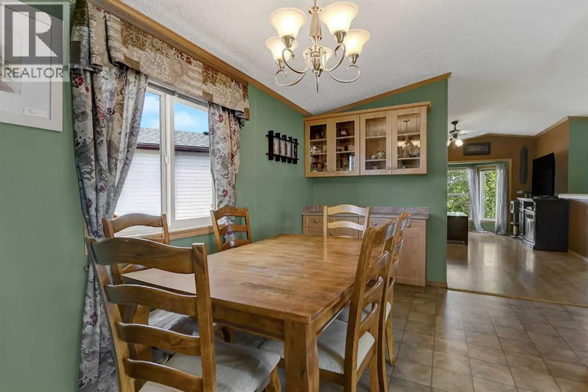 9021 85 Avenue - Image 11