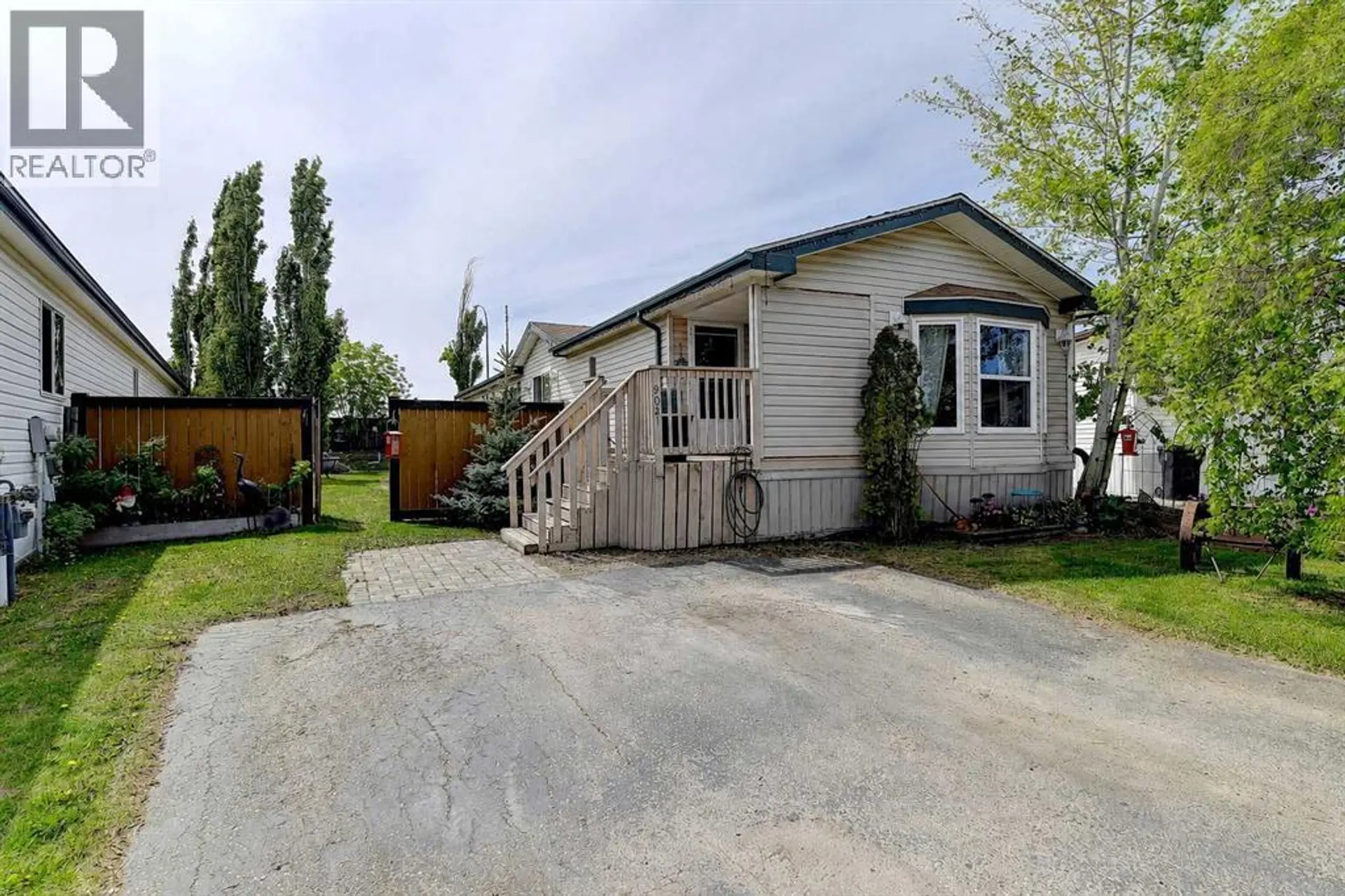 9021 85 Avenue - Image 2