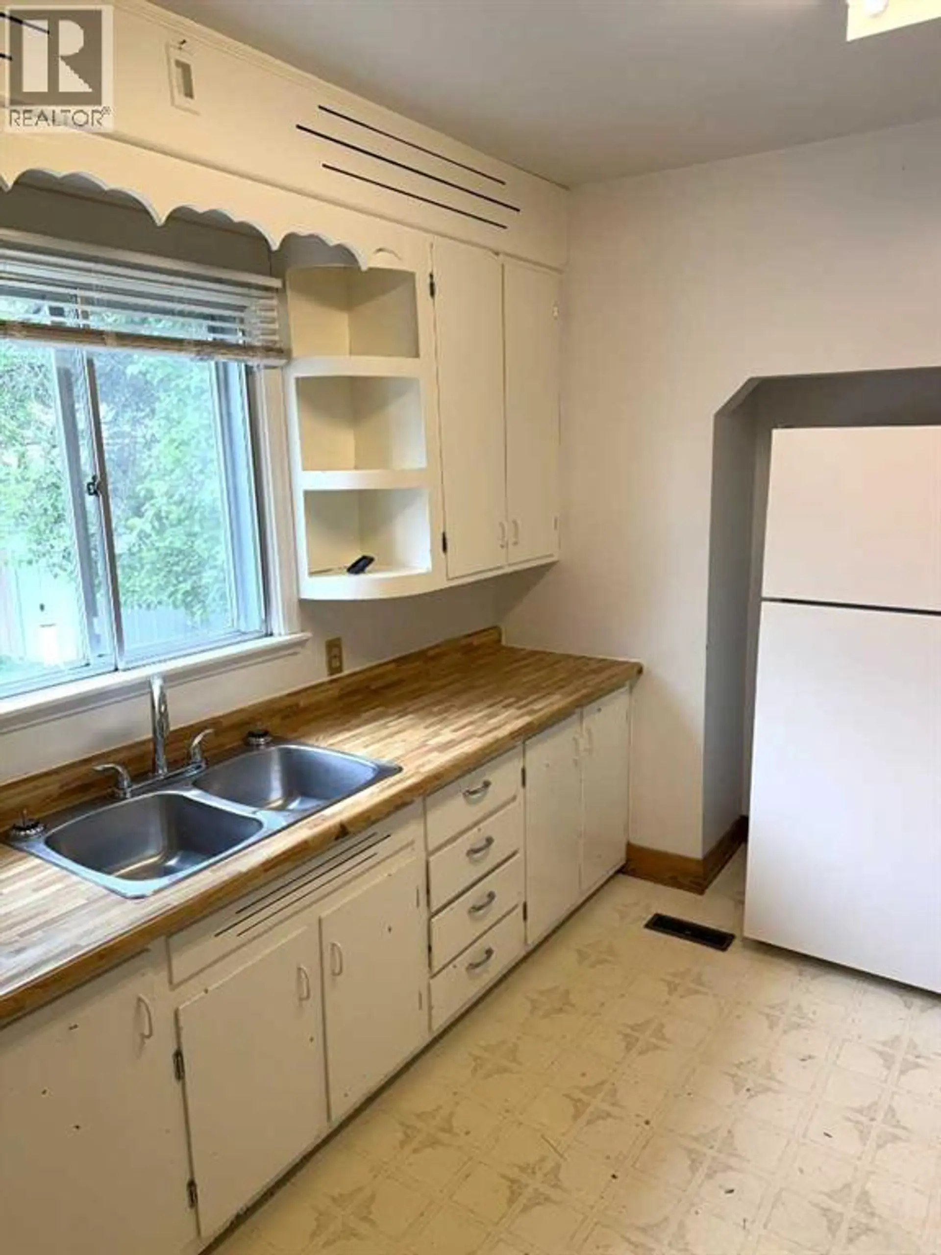 46 2 Street NW - Image 5