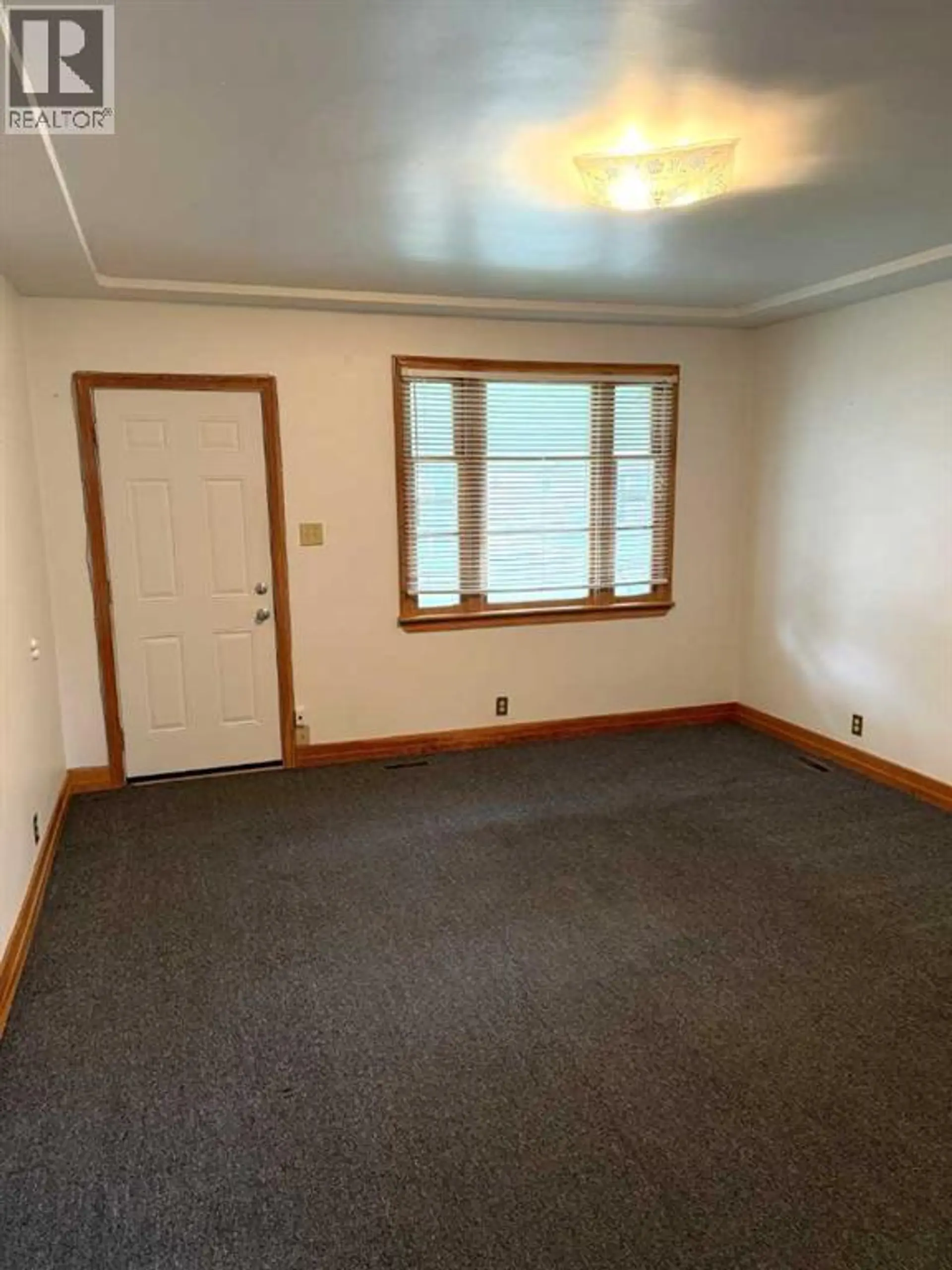 46 2 Street NW - Image 2