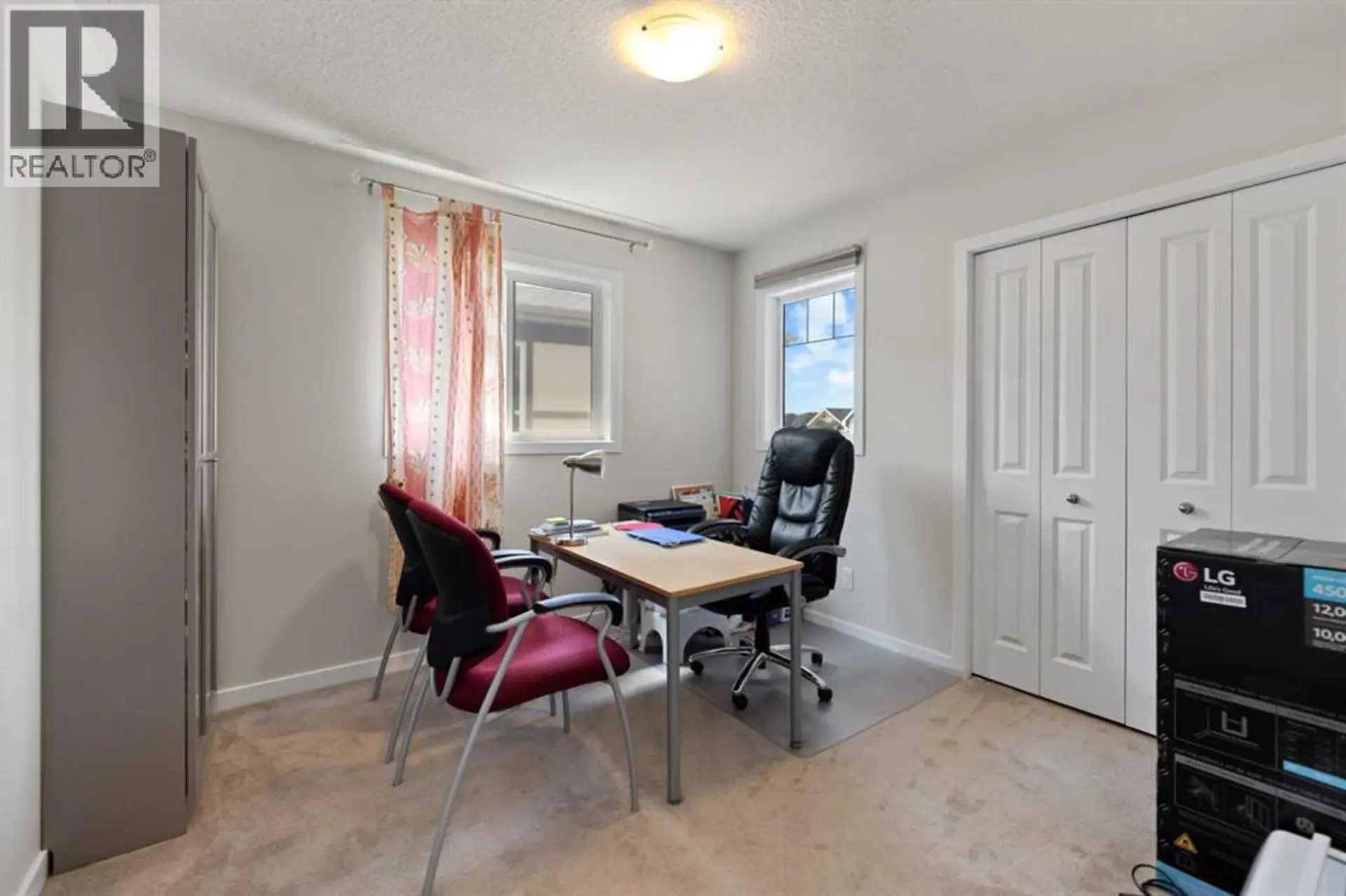 249 Lucas Crescent NW - Image 12