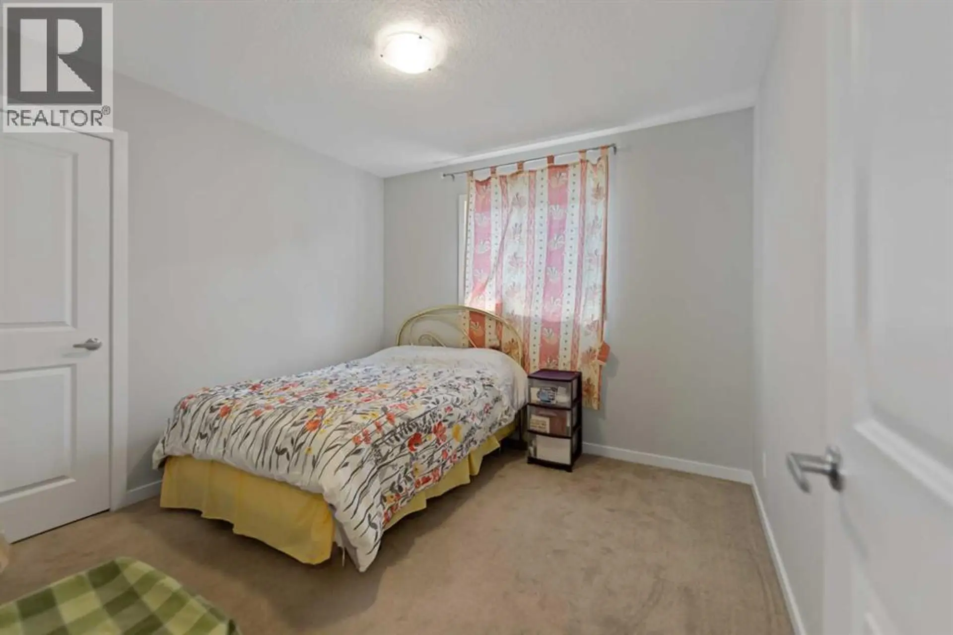 249 Lucas Crescent NW - Image 13