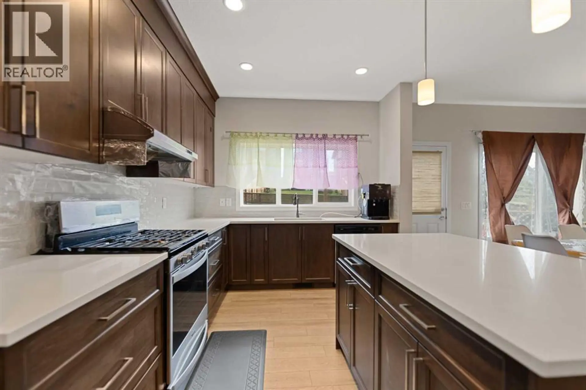 249 Lucas Crescent NW - Image 6