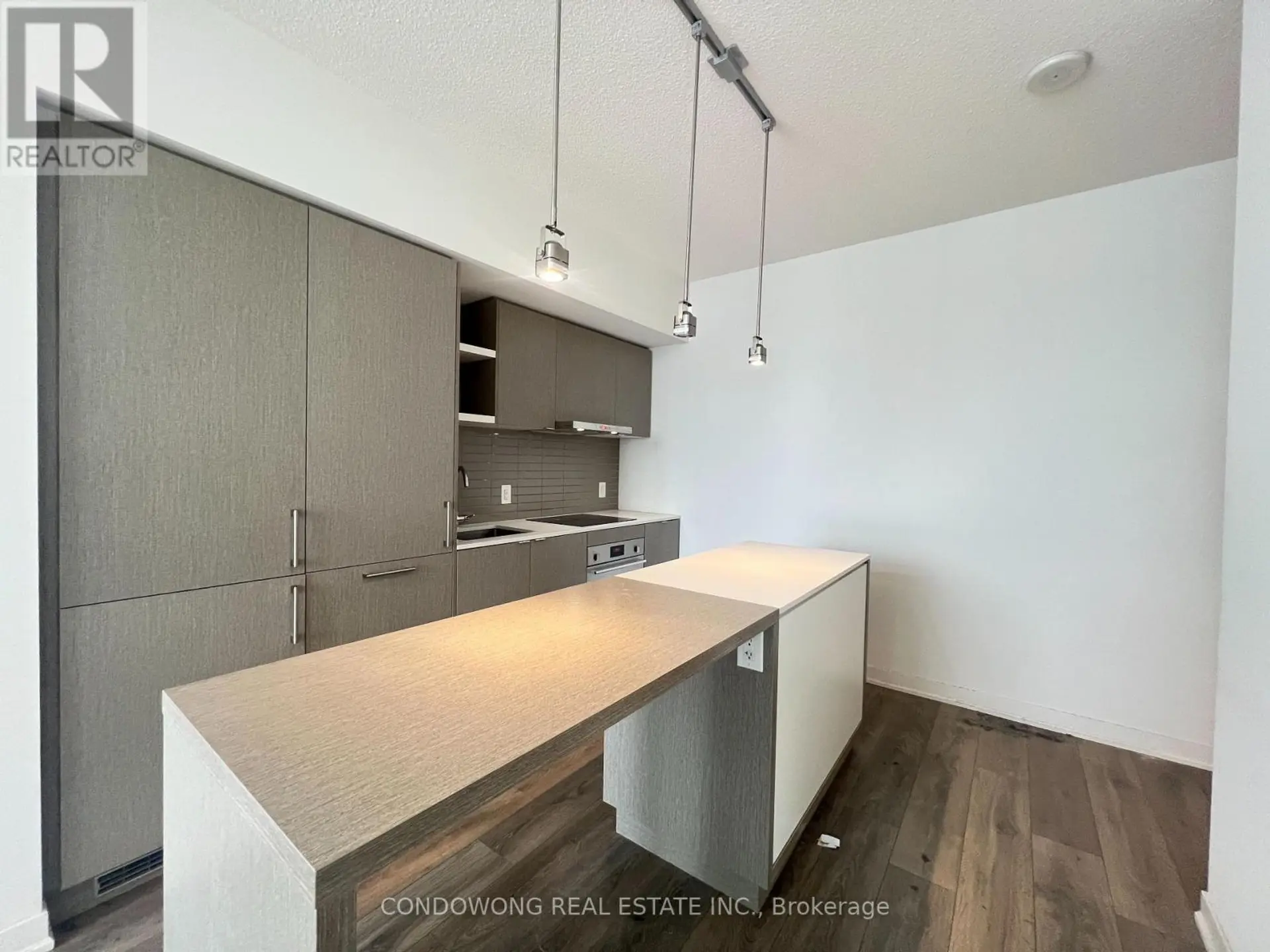 #4905 100 HARBOUR STREET - Image 4